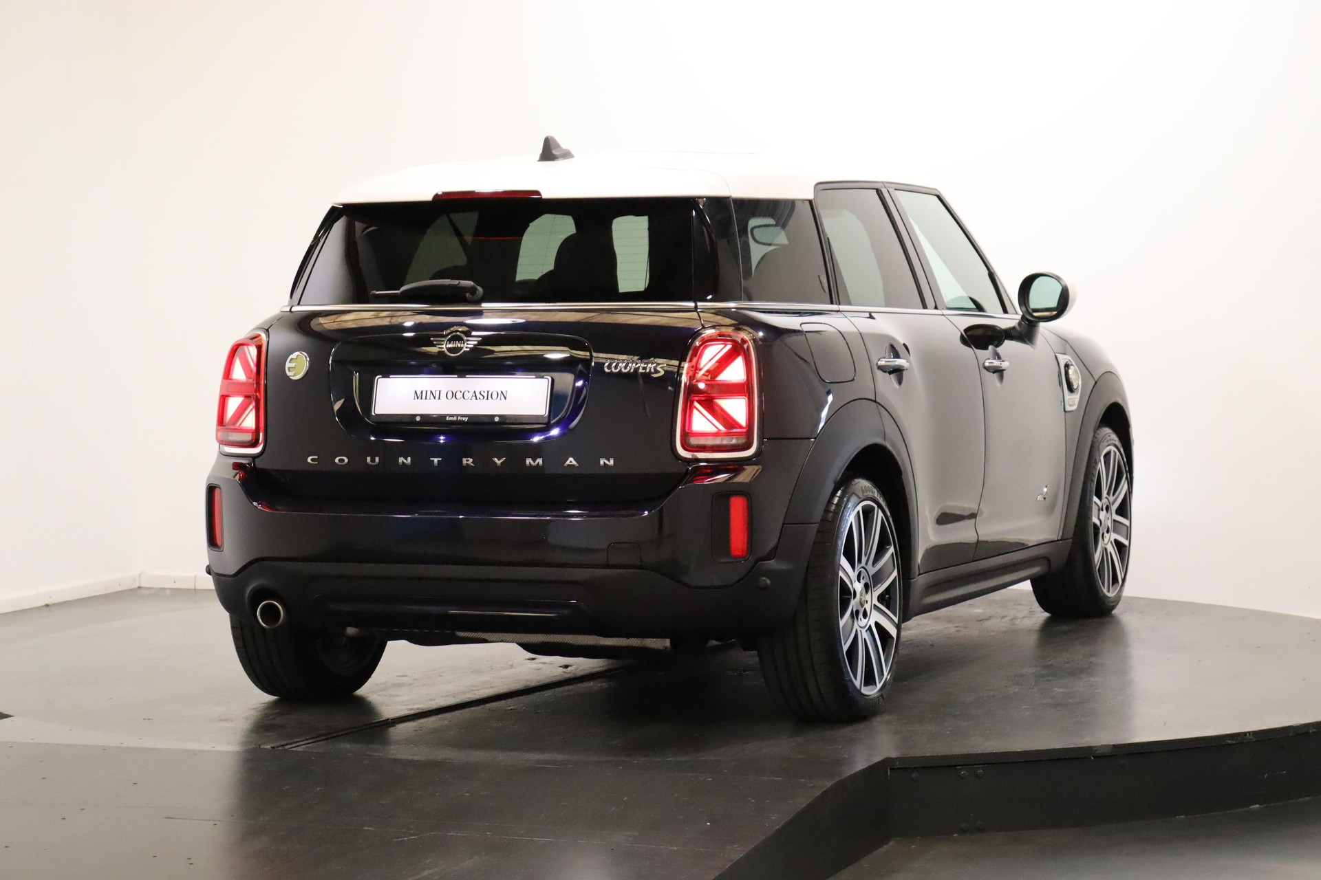 MINI Countryman F60 1.5i Cooper S E ALL4-image-3