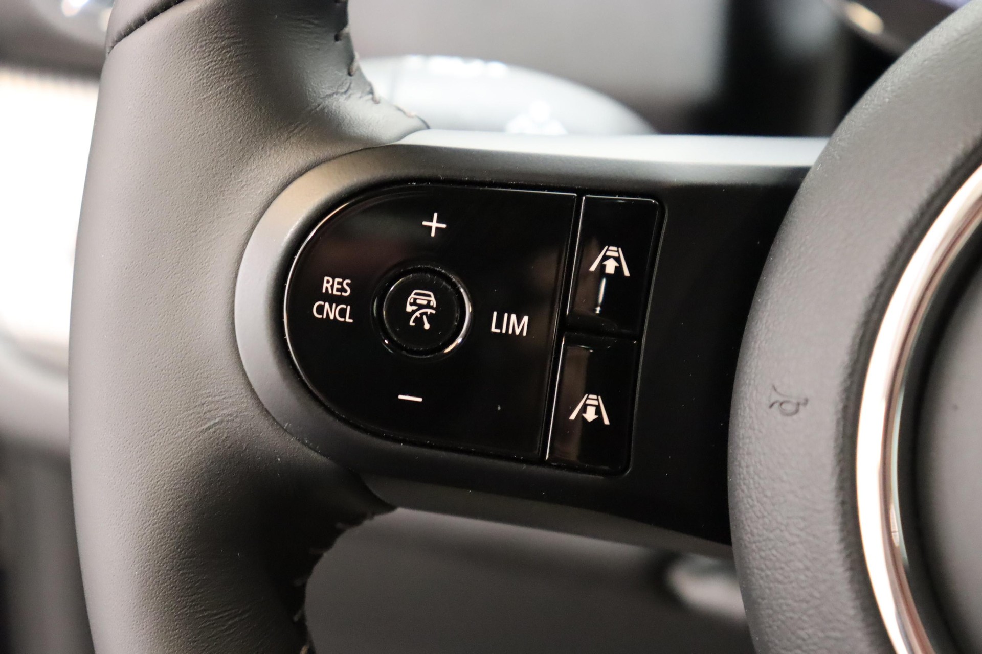 MINI Countryman F60 1.5i Cooper S E ALL4-image-19