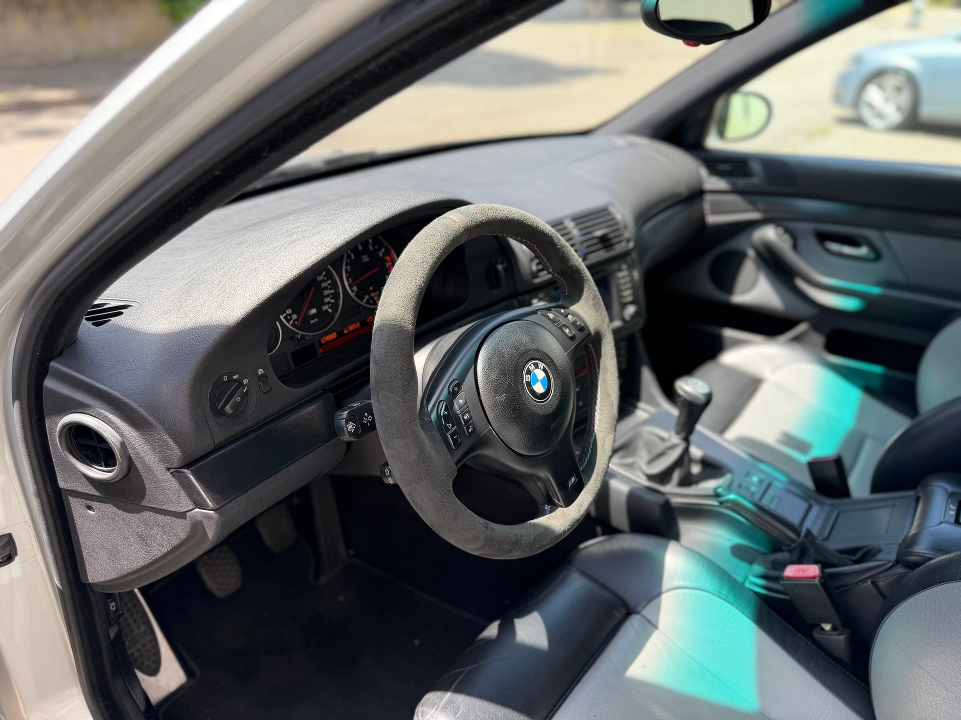 BMW M5 E39 5.0 V8-image-8