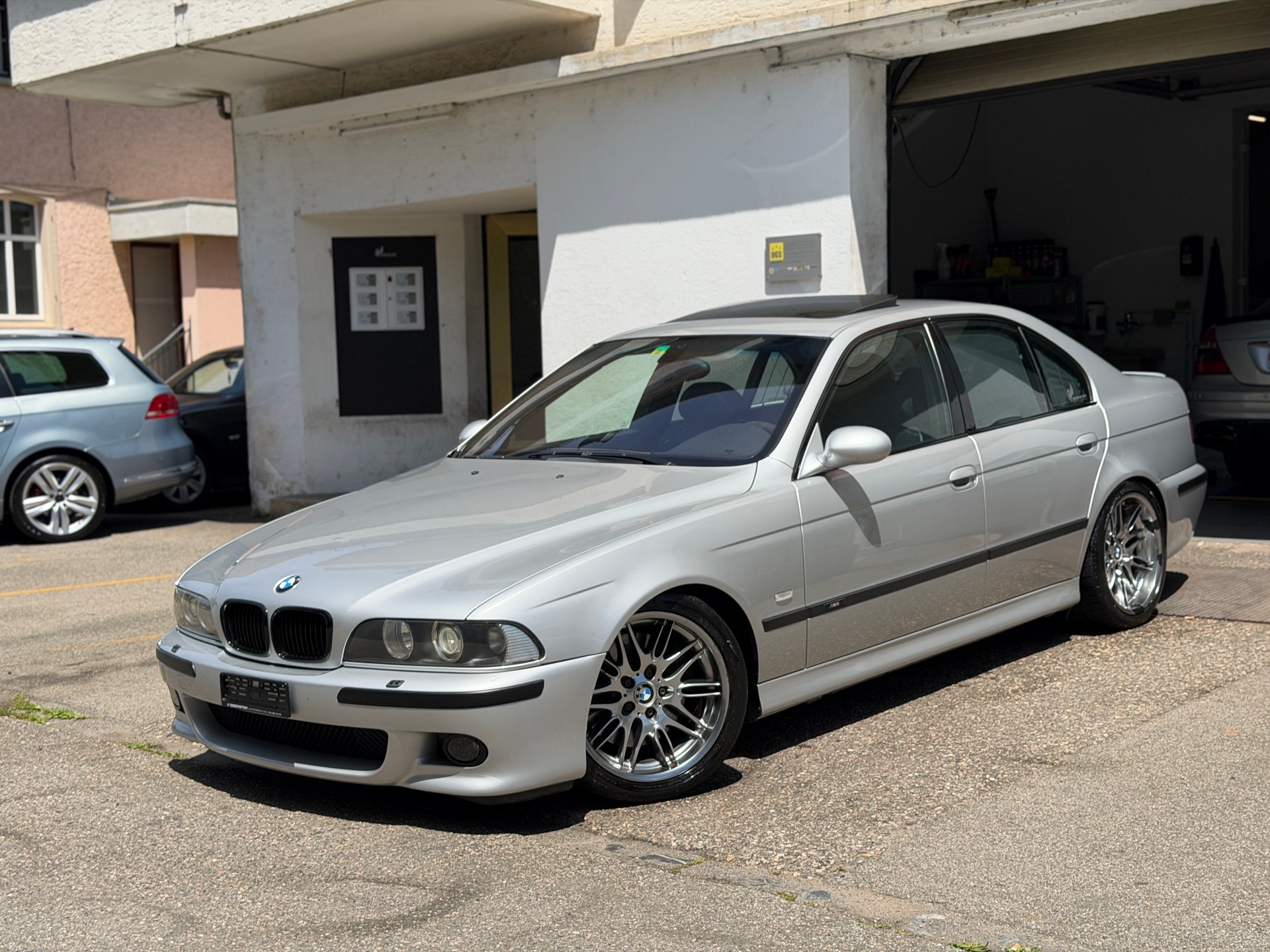 BMW M5 E39 5.0 V8-showroom-element-3