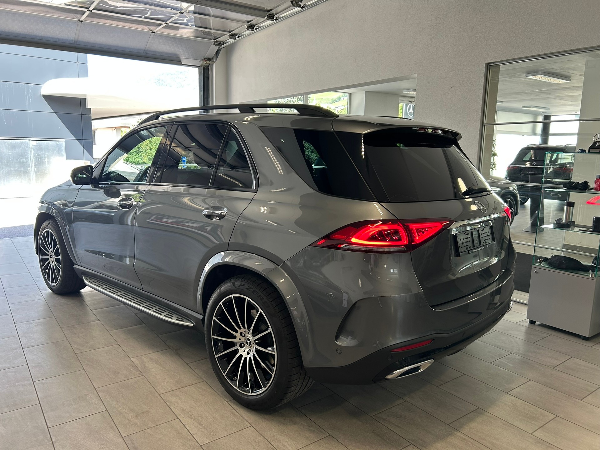 MERCEDES-BENZ GLE 450 4Matic AMG Line 9G-Tronic-image-4