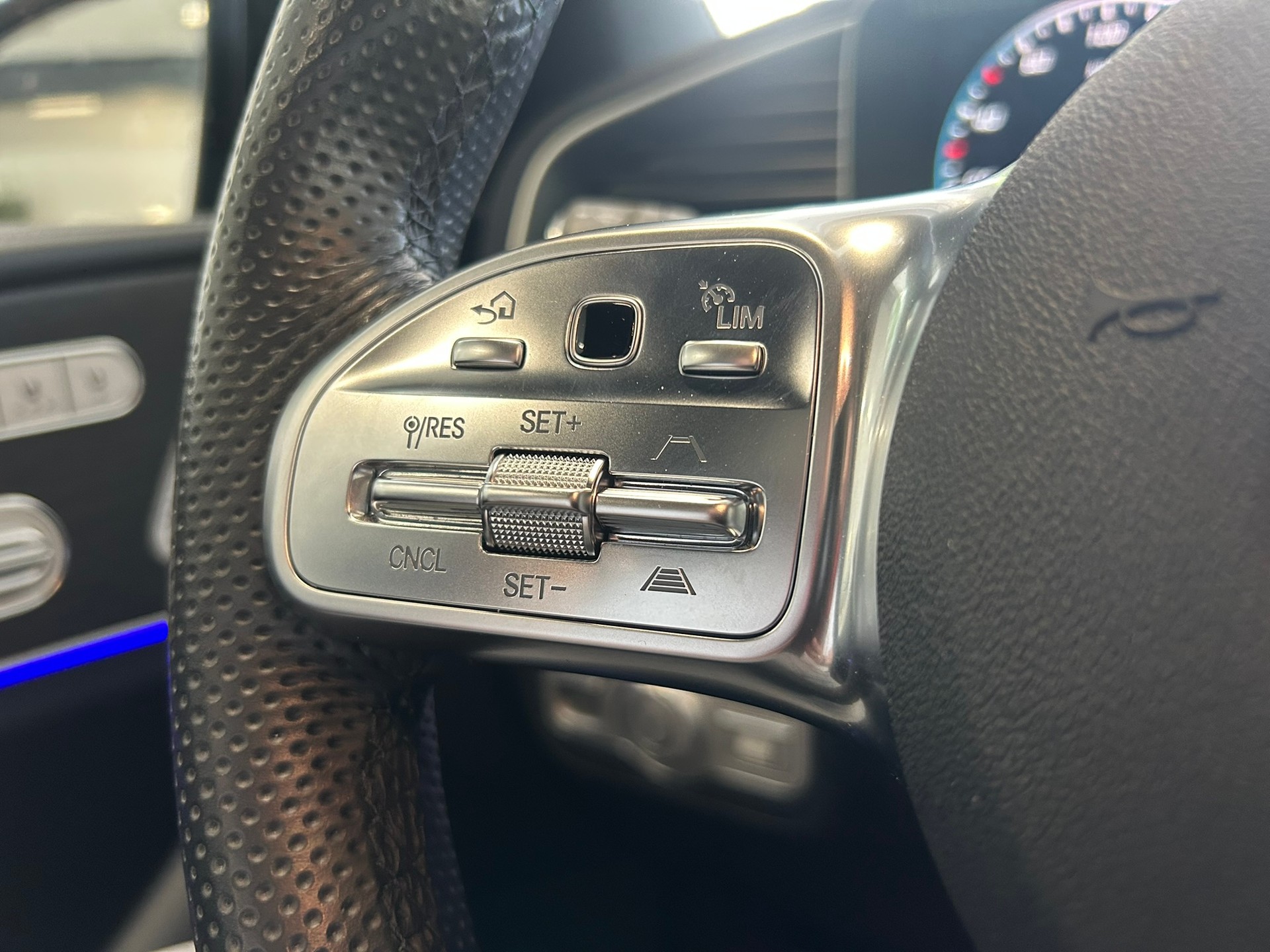 MERCEDES-BENZ GLE 450 4Matic AMG Line 9G-Tronic-image-16