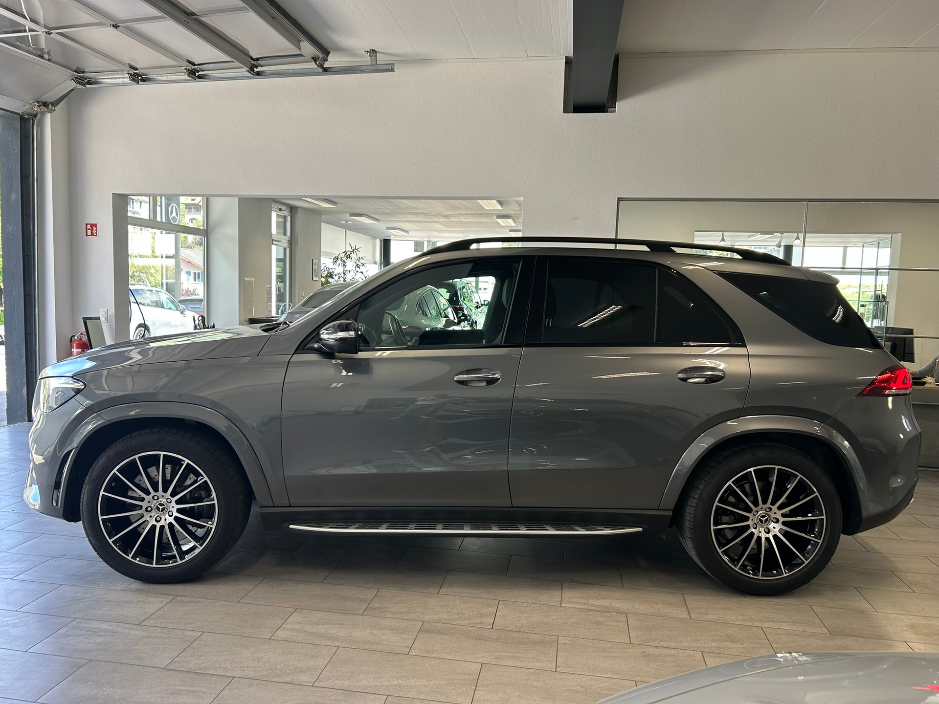 MERCEDES-BENZ GLE 450 4Matic AMG Line 9G-Tronic-image-3