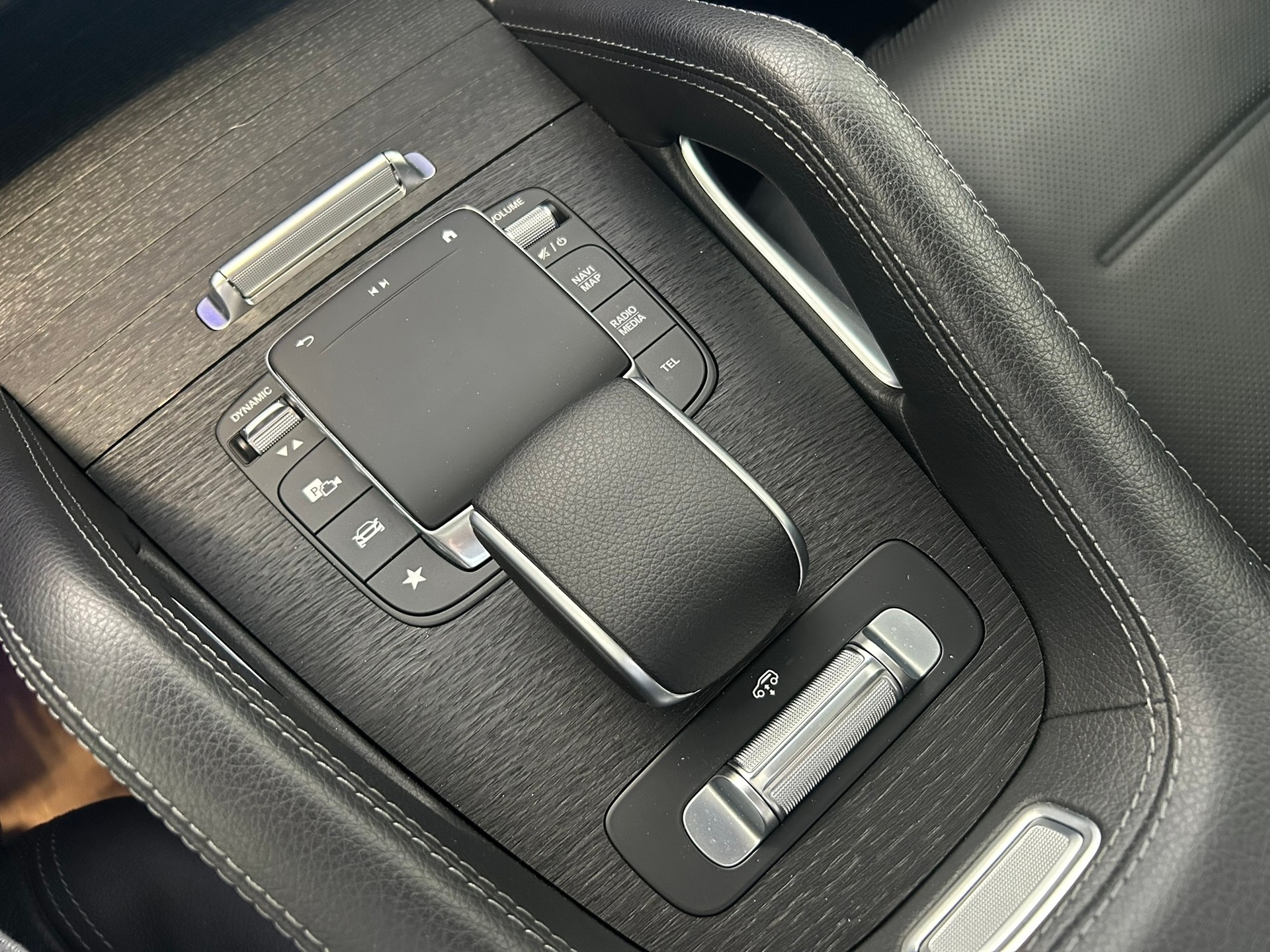 MERCEDES-BENZ GLE 450 4Matic AMG Line 9G-Tronic-image-14