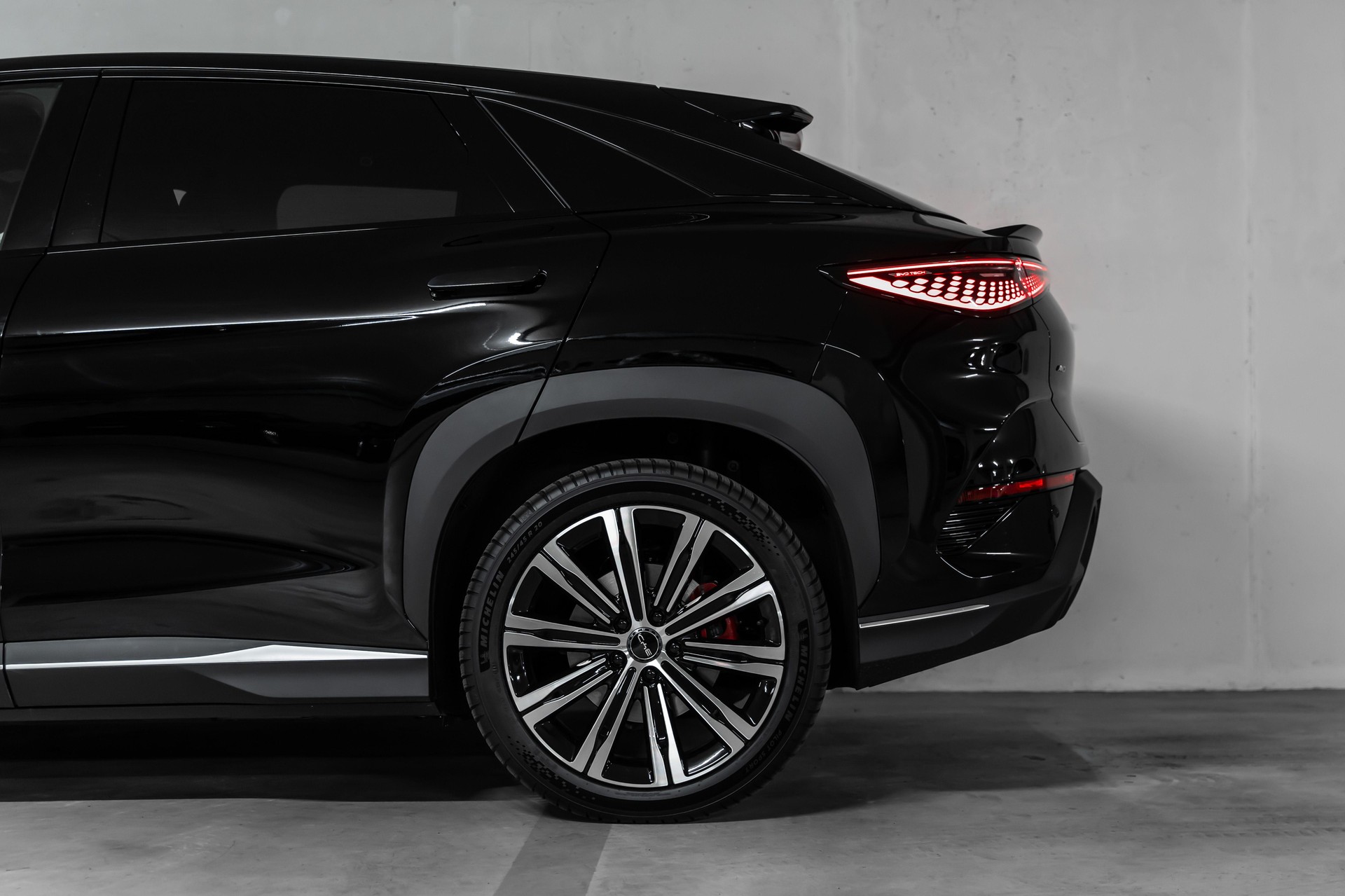 BYD Sealion 7 Excellence AWD-showroom-element-3