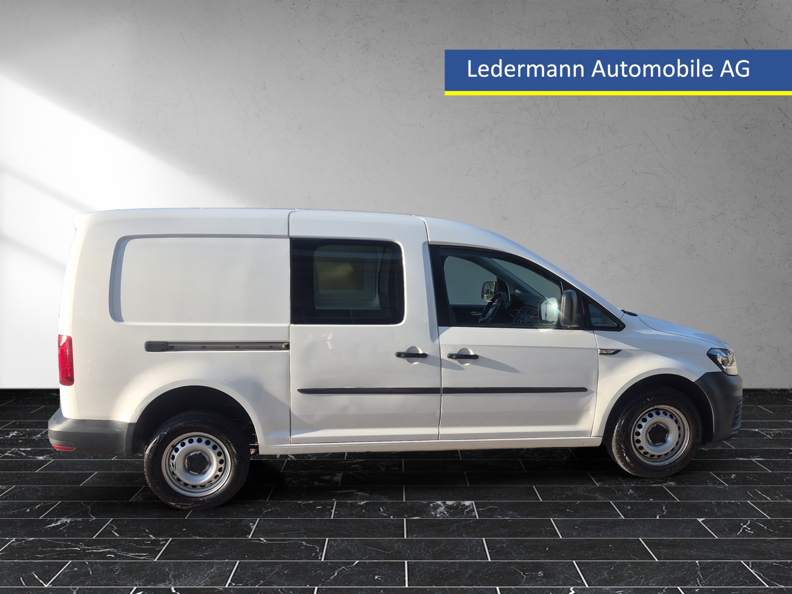 VW Caddy Maxi 2.0TDI 4Motion BlueMotion Technology-image-5
