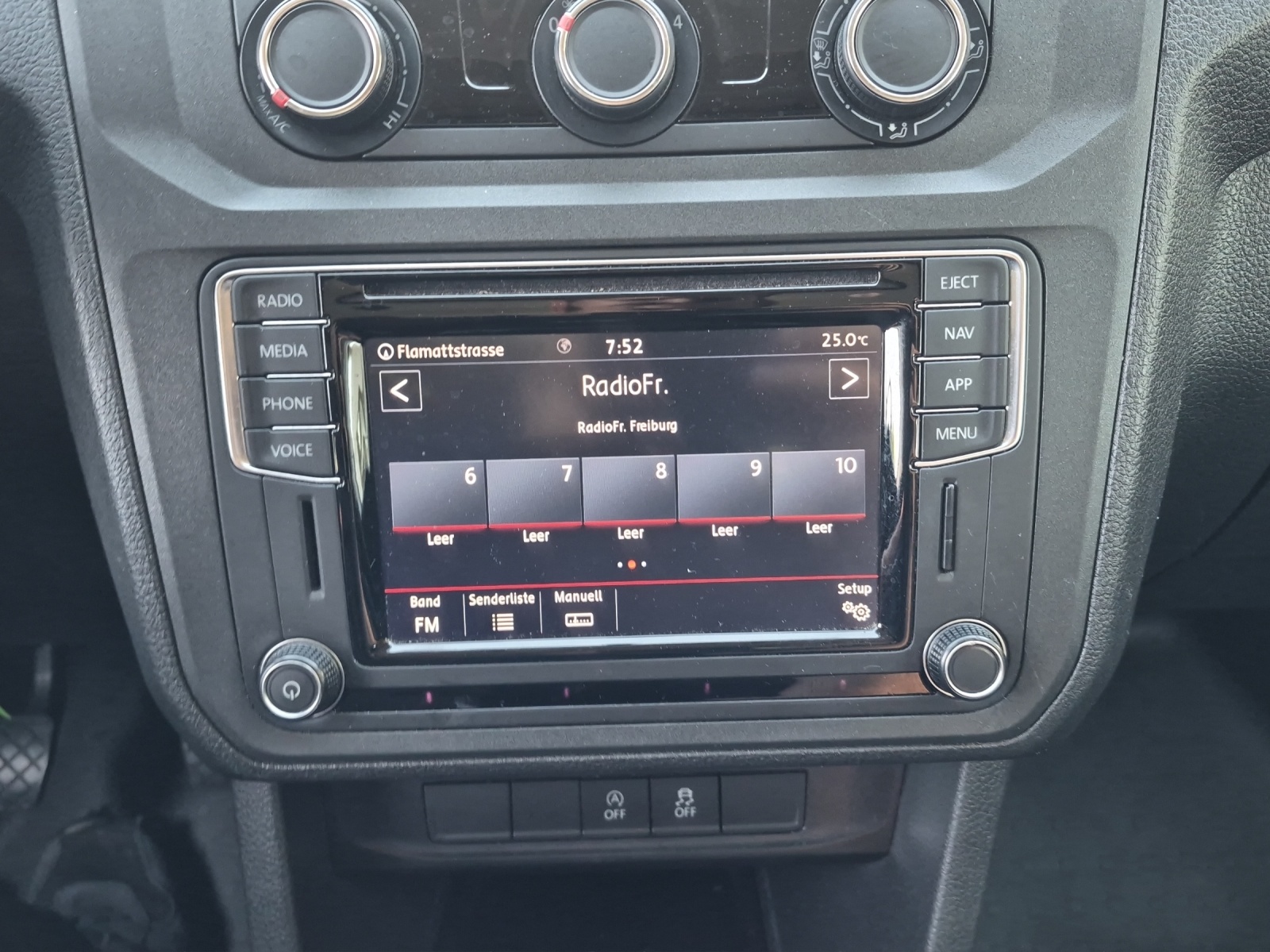 VW Caddy Maxi 2.0TDI 4Motion BlueMotion Technology-image-11