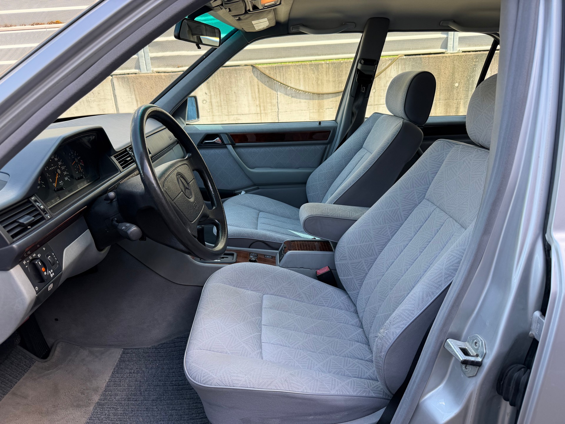 MERCEDES-BENZ E 280 W124-image-4