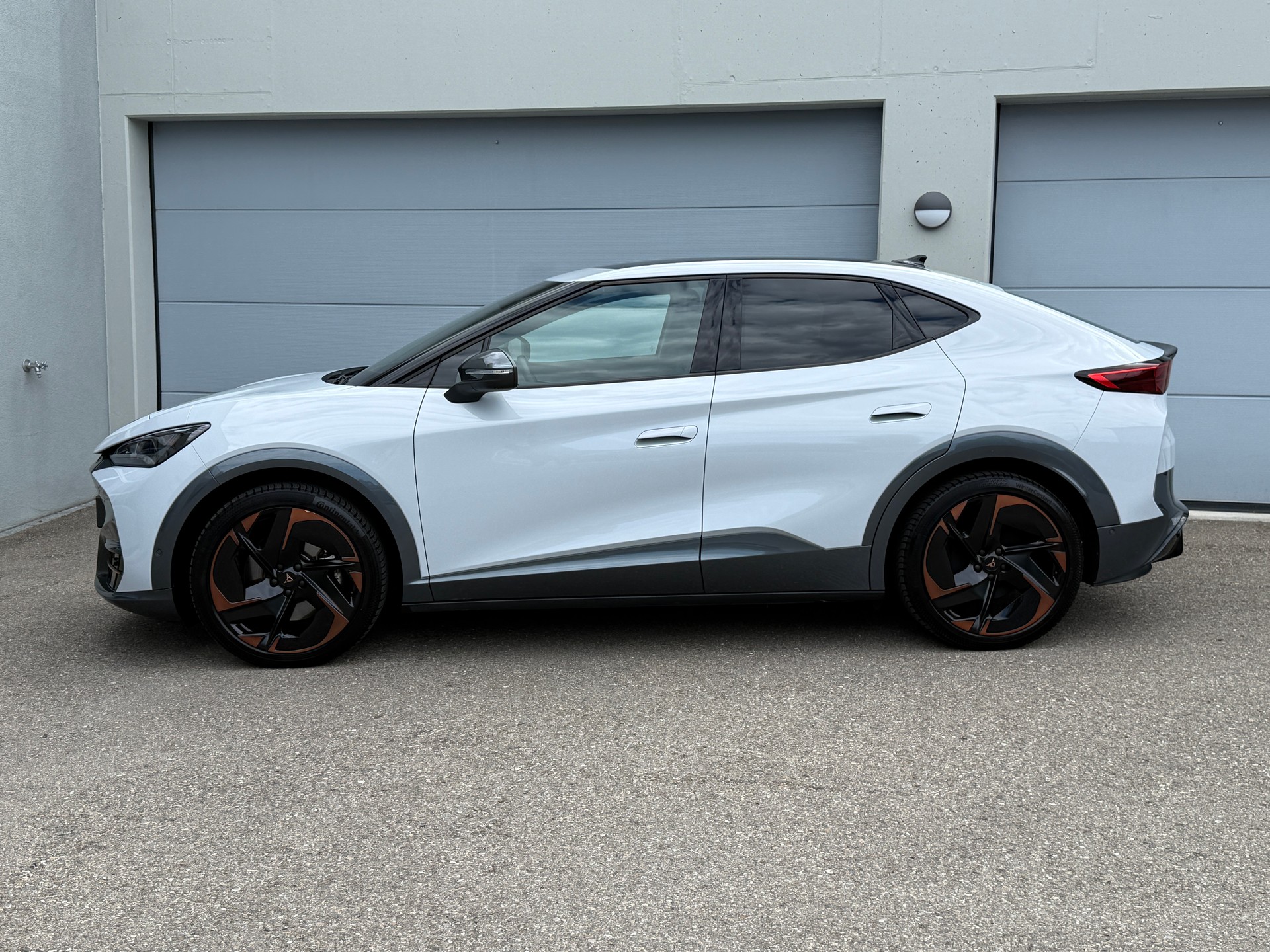 CUPRA Tavascan Type 9 77 kWh Adrenaline mit Wärmepumpe & Anhängerkupplung-showroom-element-1