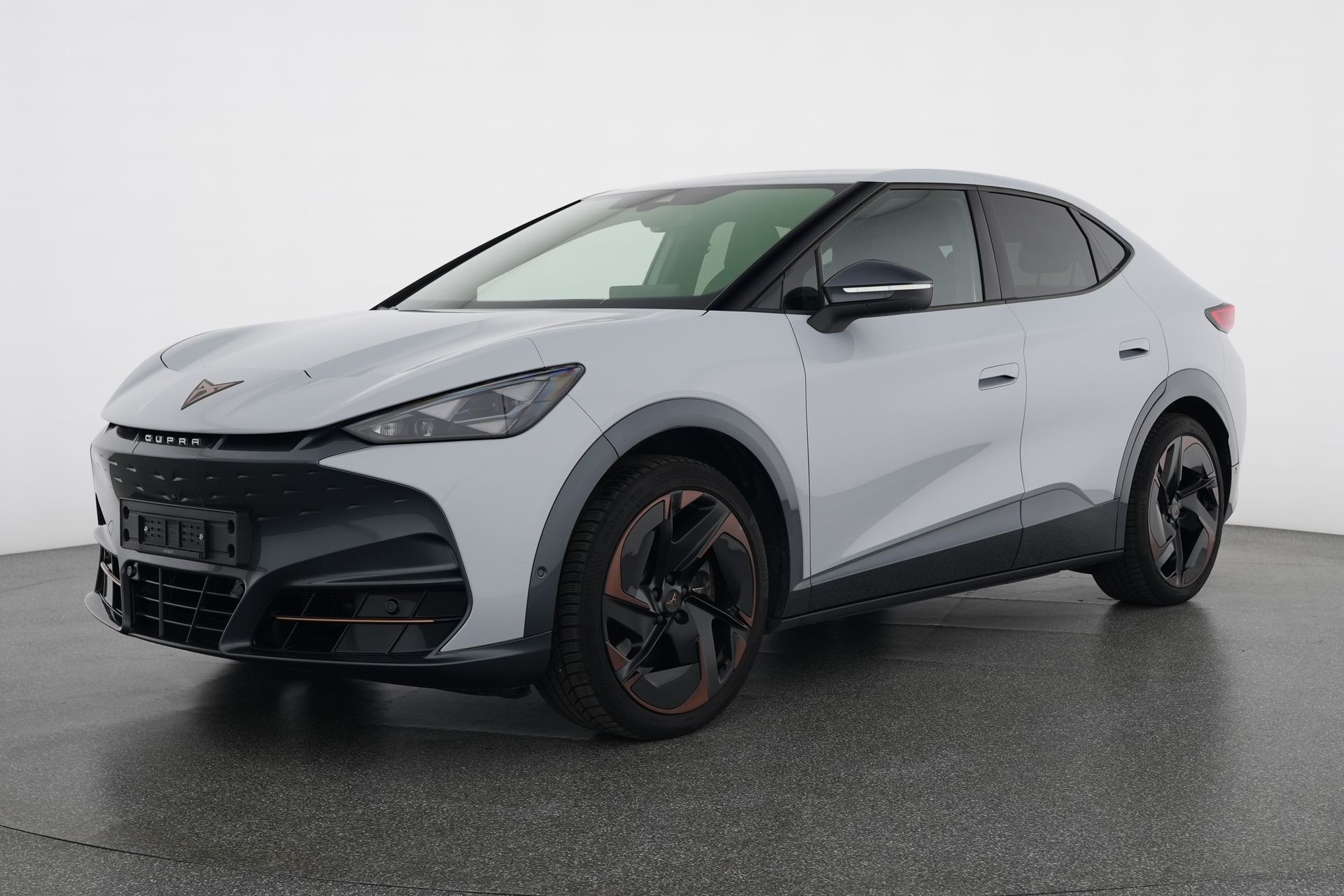 CUPRA Tavascan Type 9 77 kWh Adrenaline mit Wärmepumpe & Anhängerkupplung-image-0