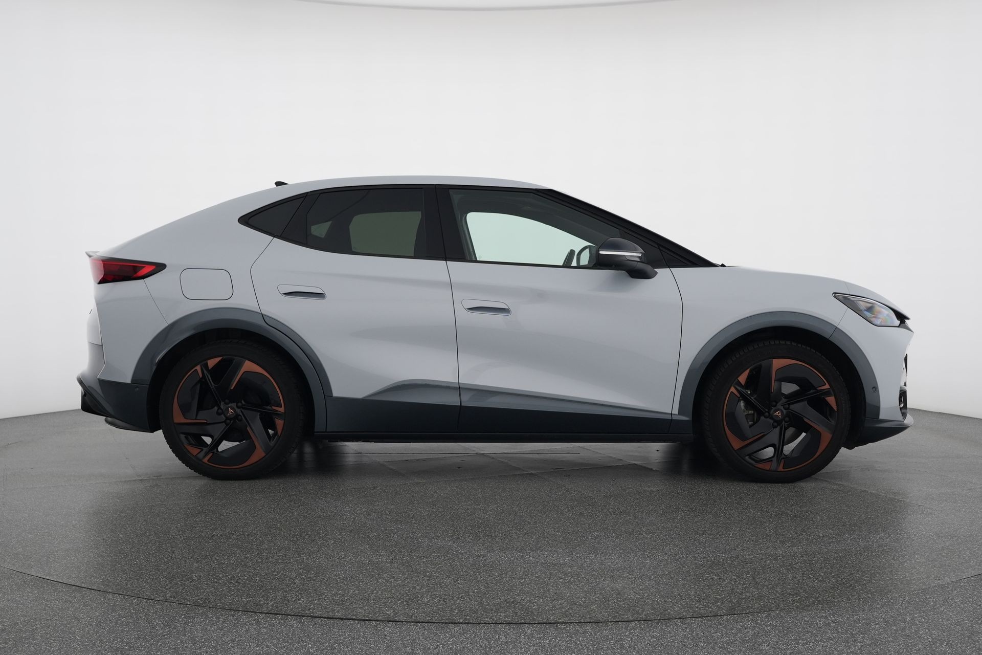CUPRA Tavascan Type 9 77 kWh Adrenaline mit Wärmepumpe & Anhängerkupplung-image-6