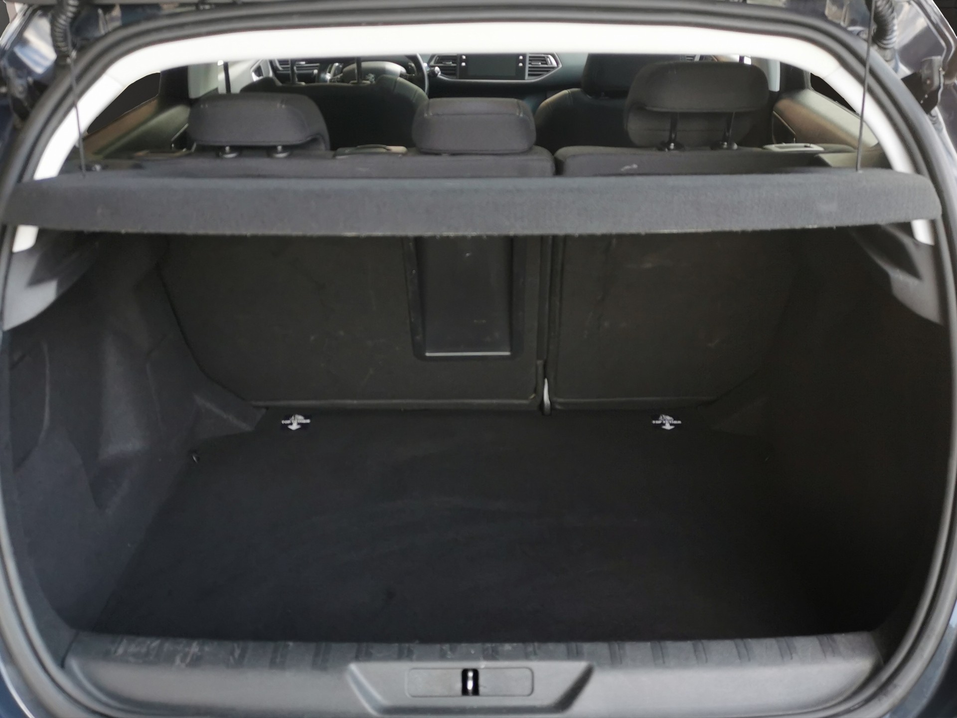 PEUGEOT 308 1.2 Pure Tech Tech Edition EAT8-image-8