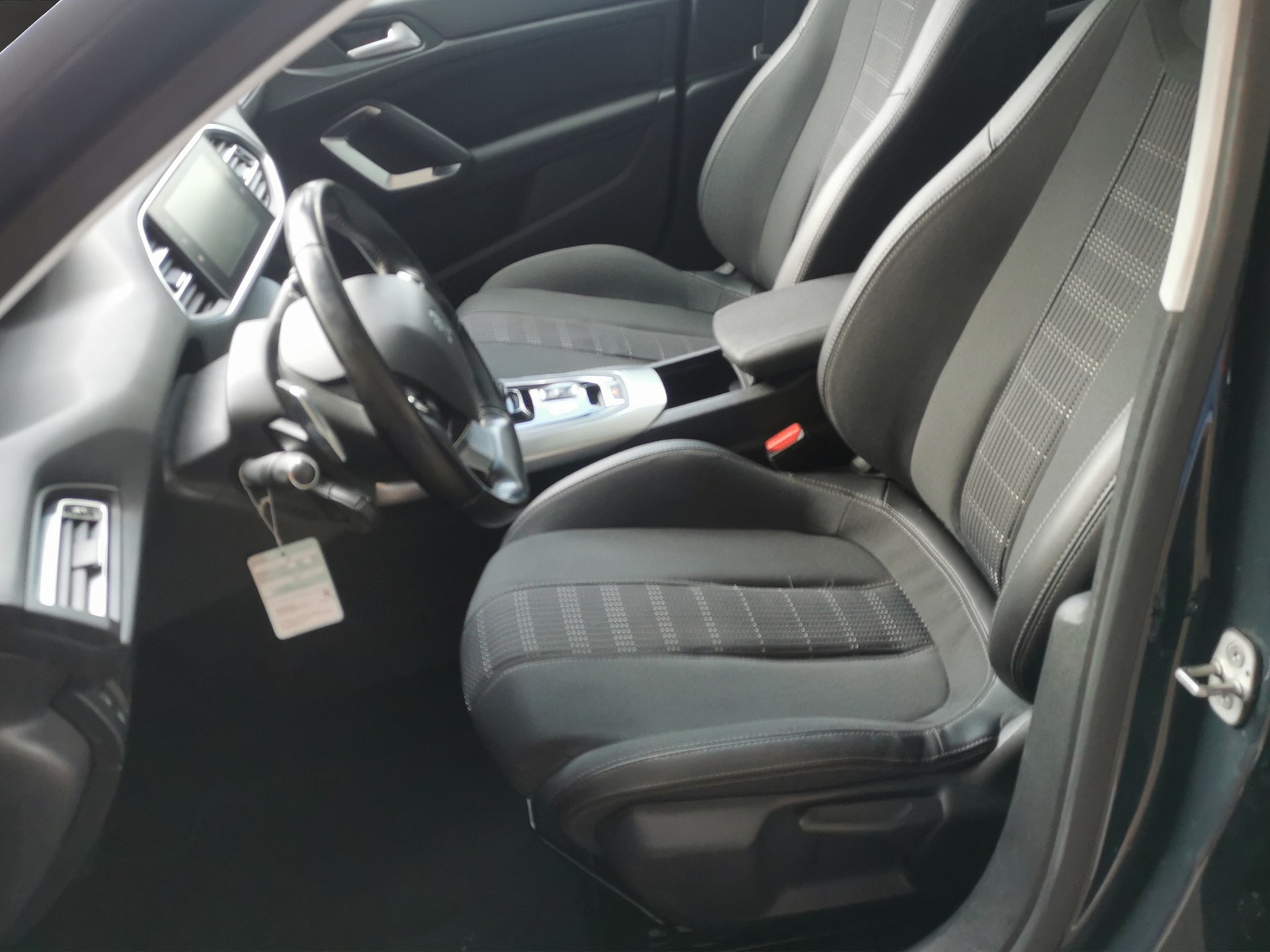 PEUGEOT 308 1.2 Pure Tech Tech Edition EAT8-image-11