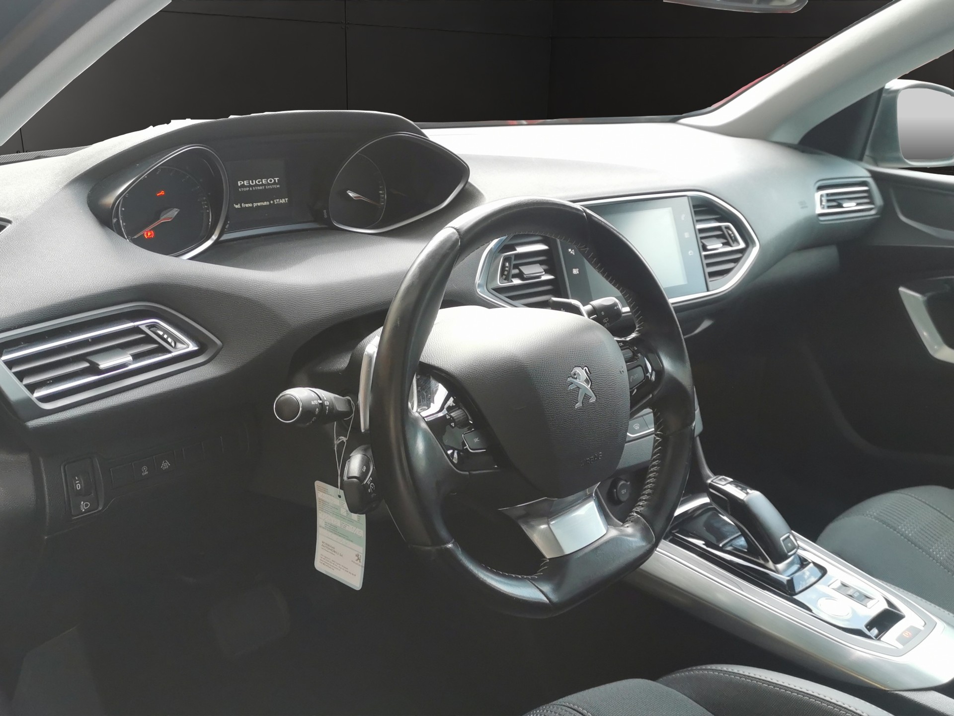 PEUGEOT 308 1.2 Pure Tech Tech Edition EAT8-image-9