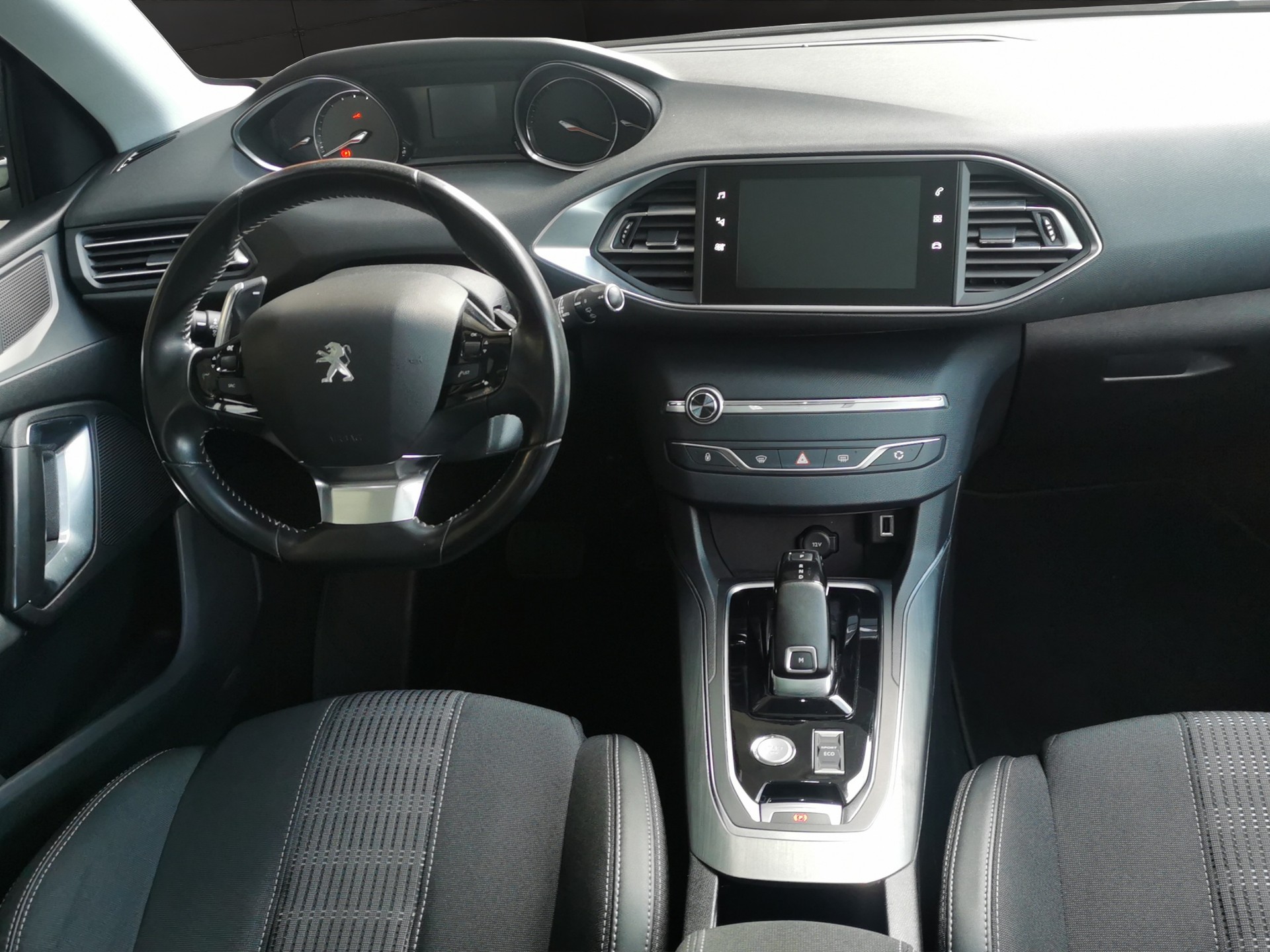 PEUGEOT 308 1.2 Pure Tech Tech Edition EAT8-image-16