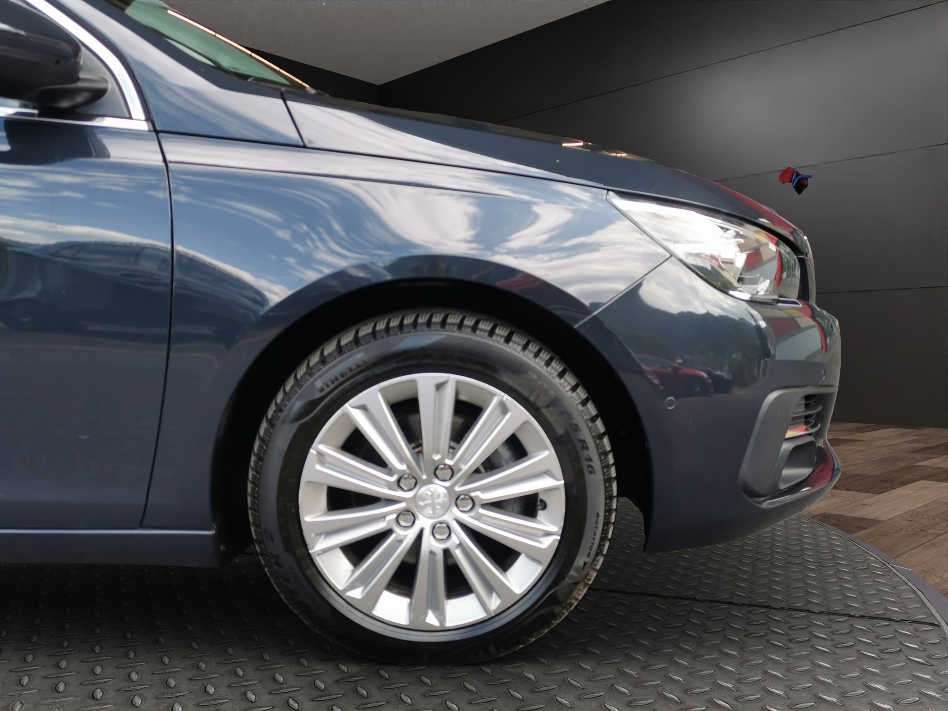 PEUGEOT 308 1.2 Pure Tech Tech Edition EAT8-image-3