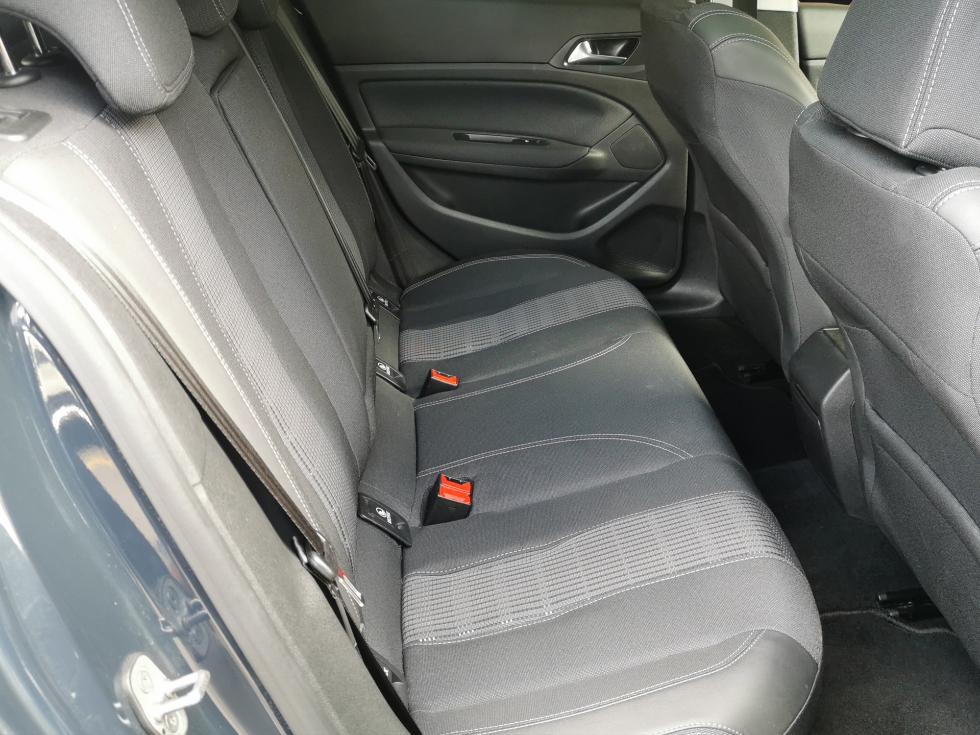 PEUGEOT 308 1.2 Pure Tech Tech Edition EAT8-image-15