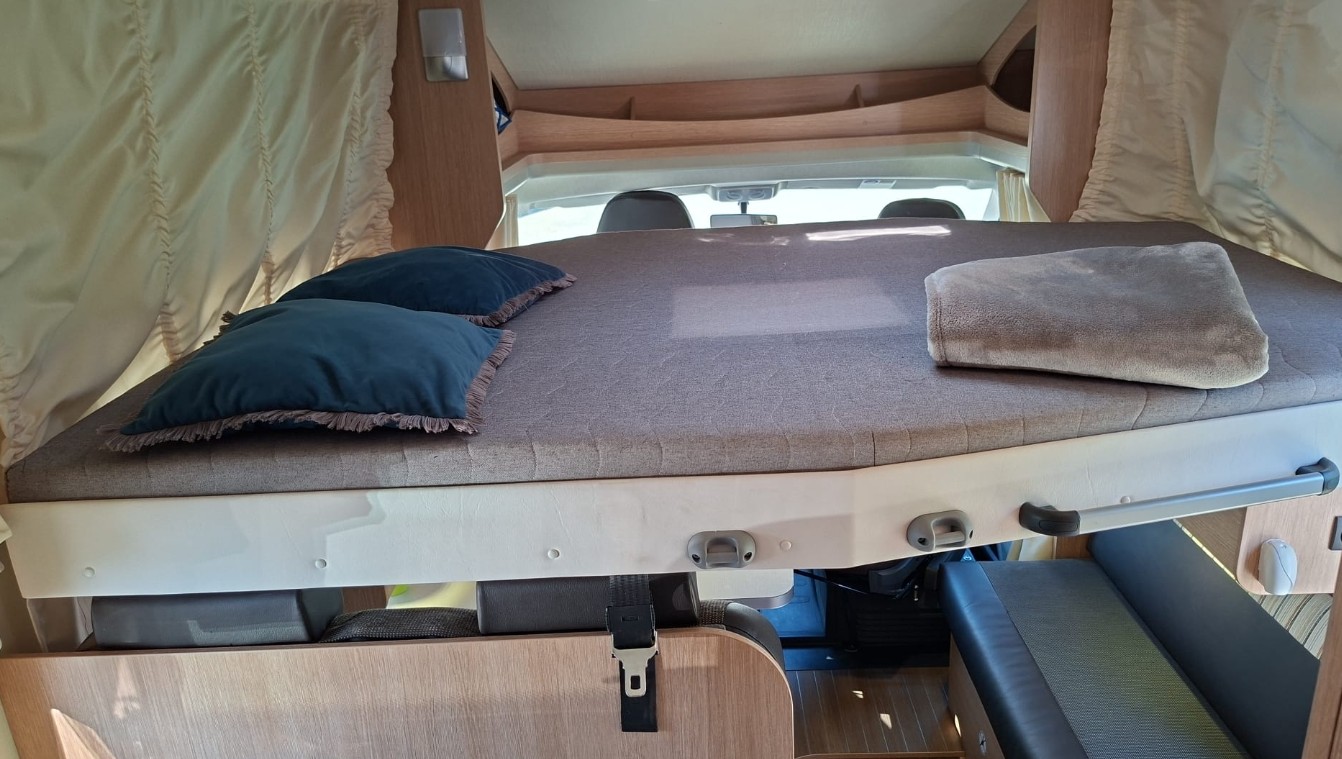 SUNLIGHT T67 *** Das ideale Wohnmobil für Urlaub mit Hund – komplett reisefertig eingerichtet**4er Veloträger*Radio *Hubbett vorne*-image-15