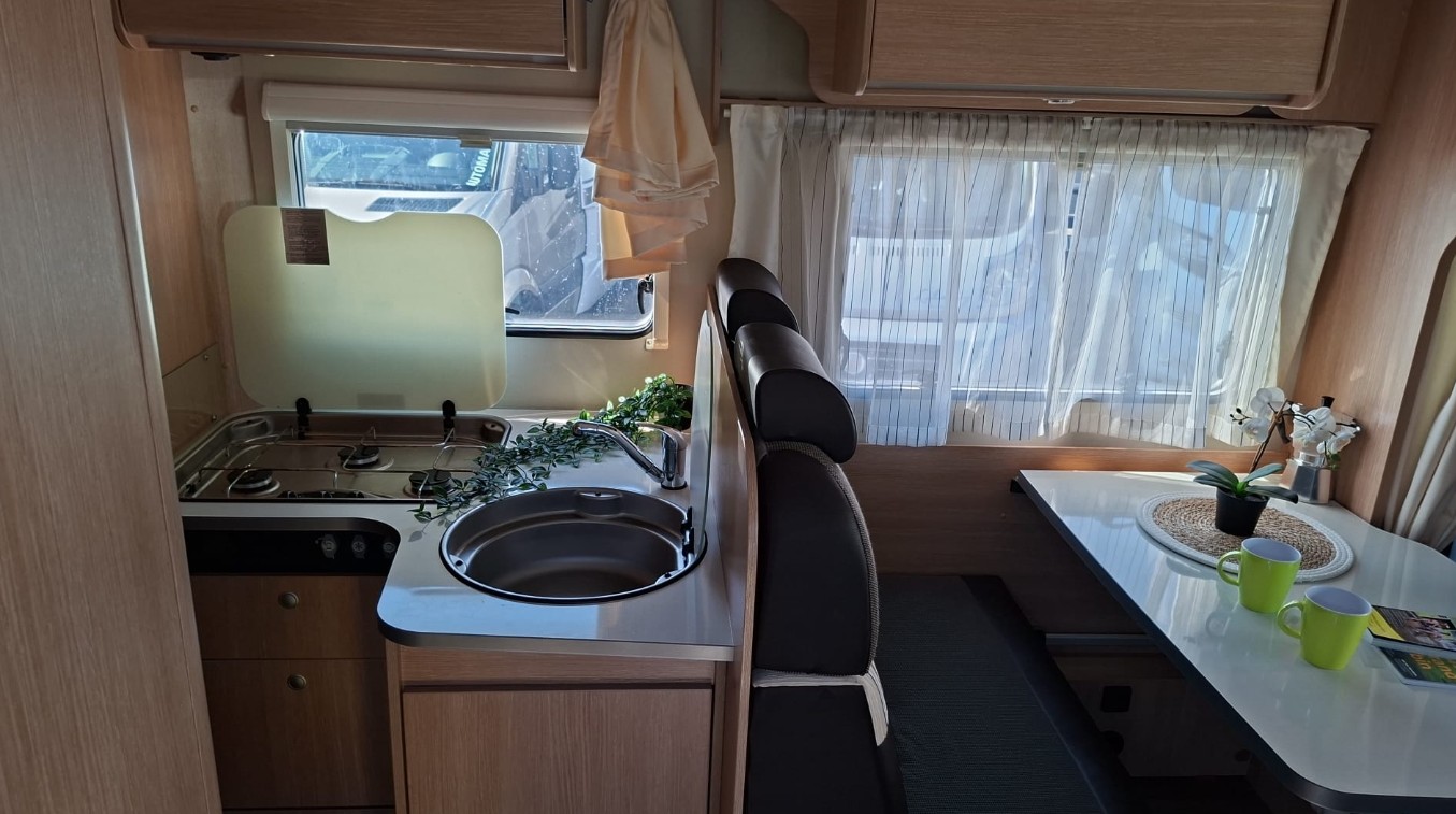 SUNLIGHT T67 *** Das ideale Wohnmobil für Urlaub mit Hund – komplett reisefertig eingerichtet**4er Veloträger*Radio *Hubbett vorne*-image-13