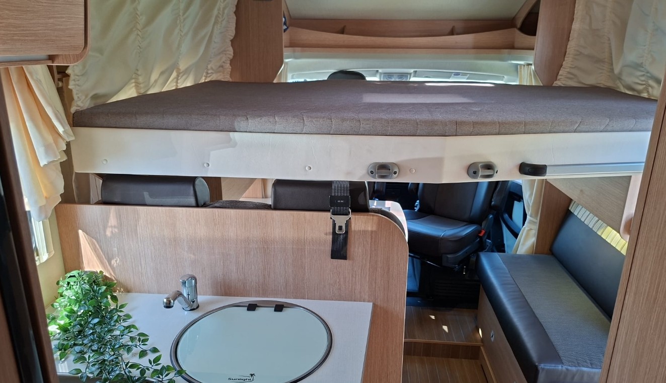 SUNLIGHT T67 *** Das ideale Wohnmobil für Urlaub mit Hund – komplett reisefertig eingerichtet**4er Veloträger*Radio *Hubbett vorne*-image-14