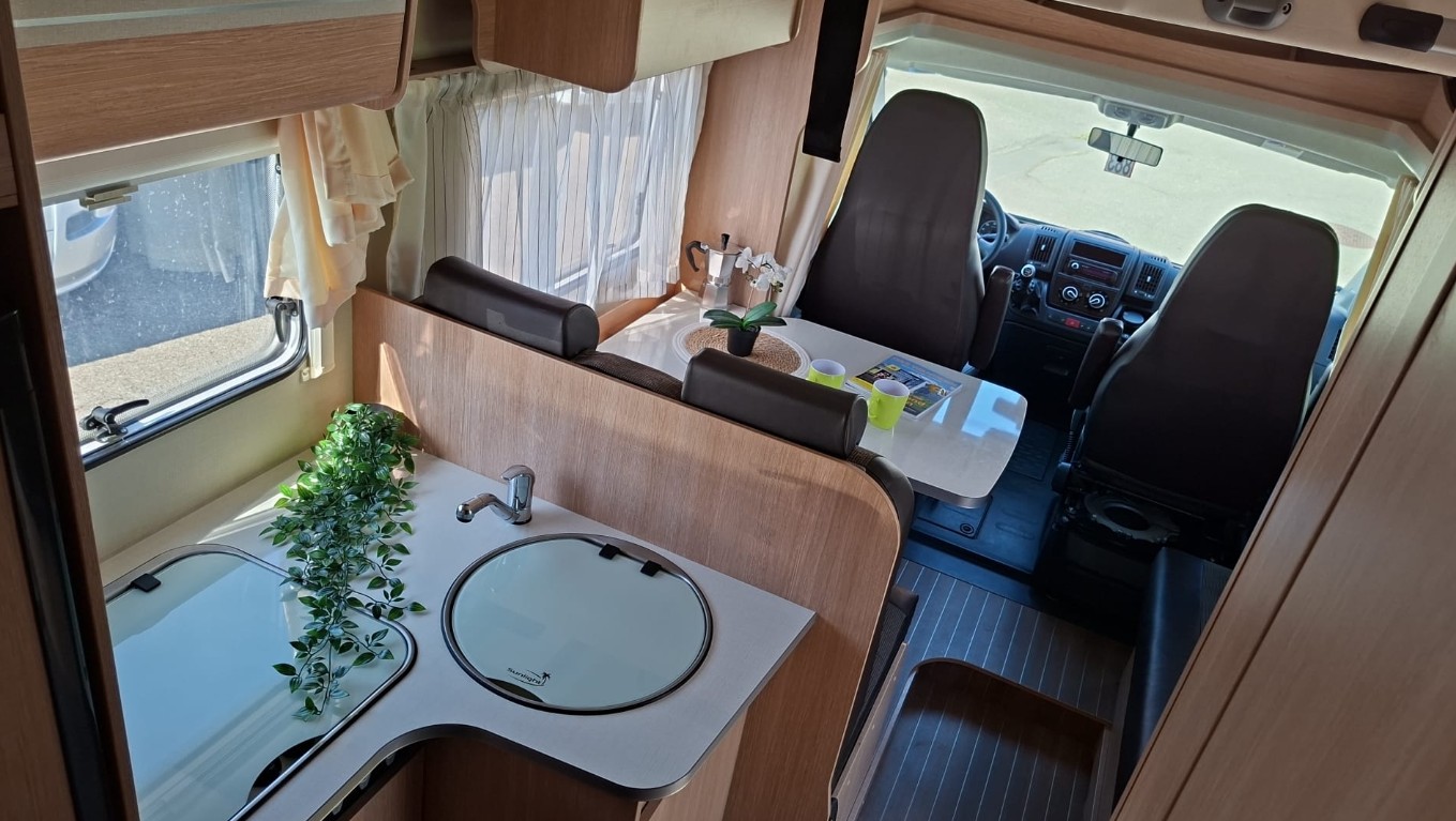 SUNLIGHT T67 *** Das ideale Wohnmobil für Urlaub mit Hund – komplett reisefertig eingerichtet**4er Veloträger*Radio *Hubbett vorne*-image-12