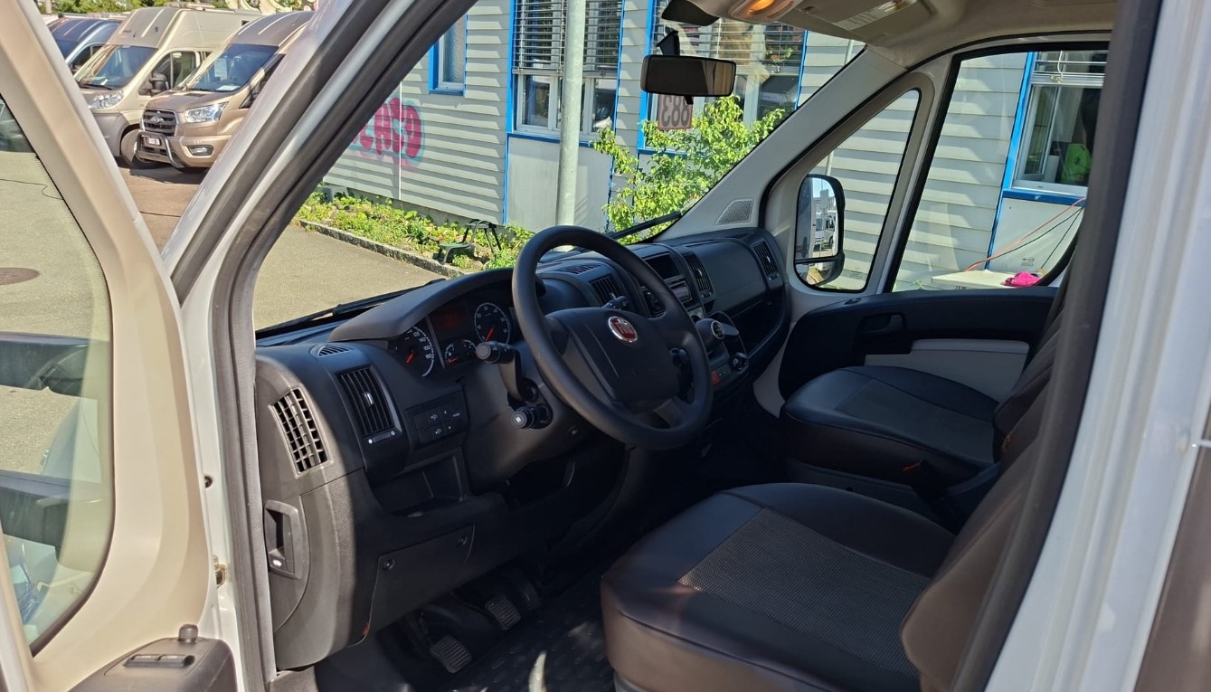SUNLIGHT T67 *** Das ideale Wohnmobil für Urlaub mit Hund – komplett reisefertig eingerichtet**4er Veloträger*Radio *Hubbett vorne*-image-11