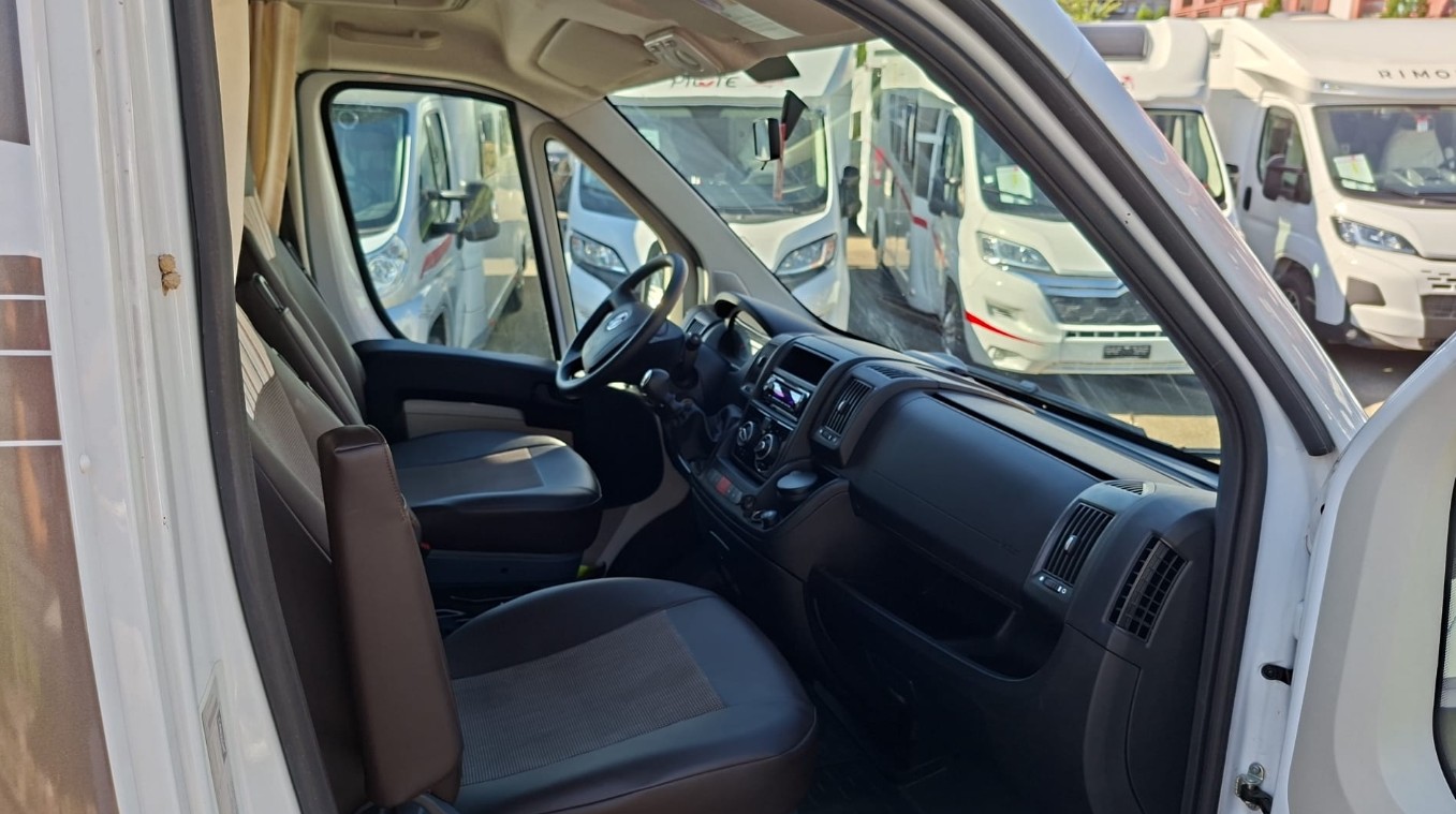 SUNLIGHT T67 *** Das ideale Wohnmobil für Urlaub mit Hund – komplett reisefertig eingerichtet**4er Veloträger*Radio *Hubbett vorne*-image-10
