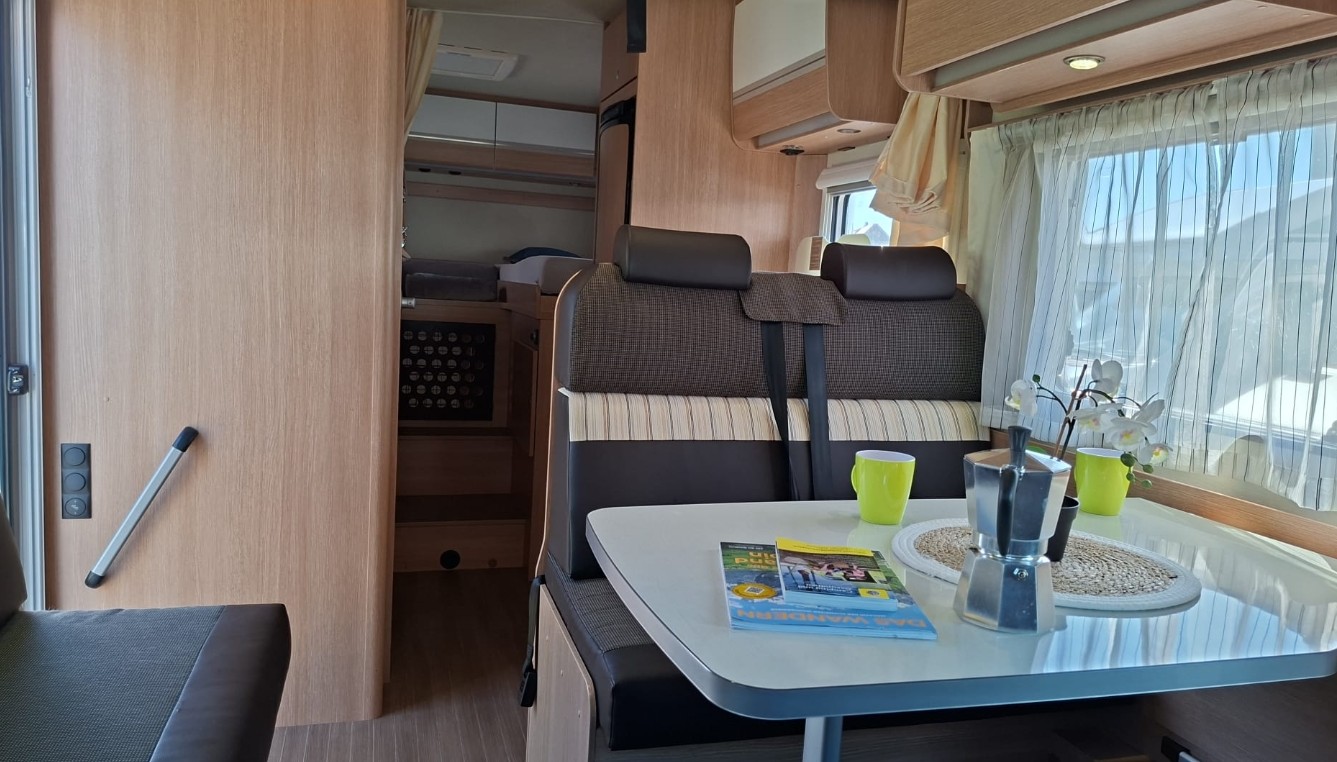 SUNLIGHT T67 *** Das ideale Wohnmobil für Urlaub mit Hund – komplett reisefertig eingerichtet**4er Veloträger*Radio *Hubbett vorne*-image-16