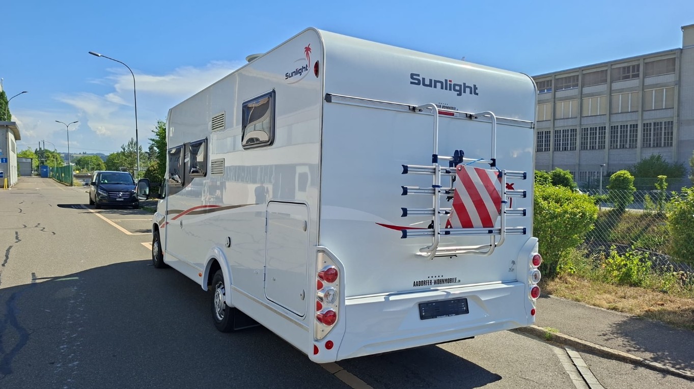 SUNLIGHT T67 *** Das ideale Wohnmobil für Urlaub mit Hund – komplett reisefertig eingerichtet**4er Veloträger*Radio *Hubbett vorne*-image-2