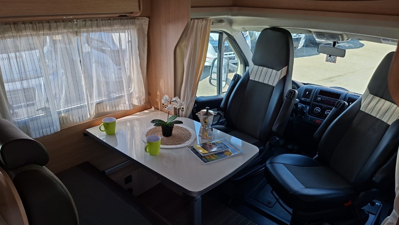 SUNLIGHT T67 *** Das ideale Wohnmobil für Urlaub mit Hund – komplett reisefertig eingerichtet**4er Veloträger*Radio *Hubbett vorne*-image-1