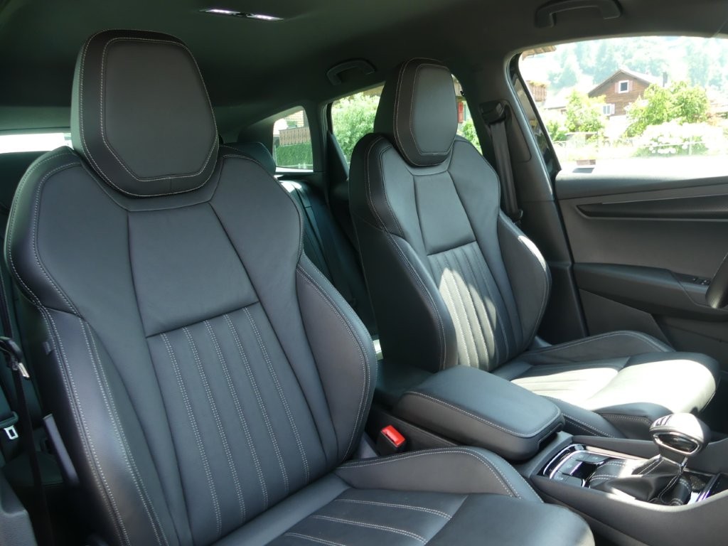 SKODA Karoq 2.0 TSI SportLine 4x4 DSG-image-10