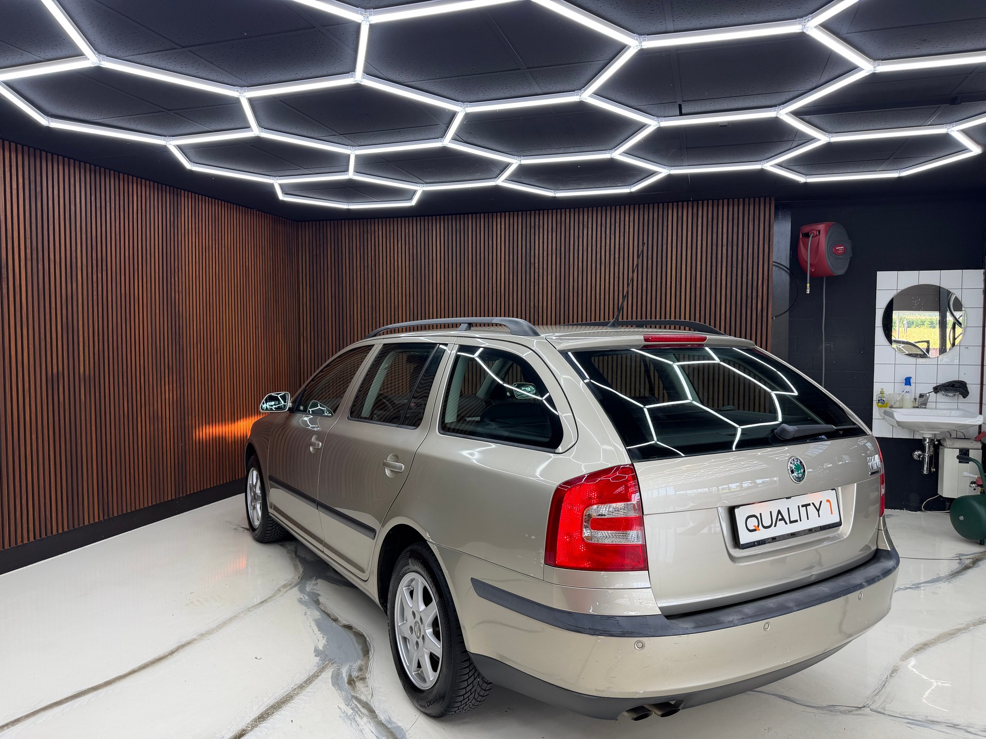 SKODA Octavia 2.0 FSI Ambiente-image-8