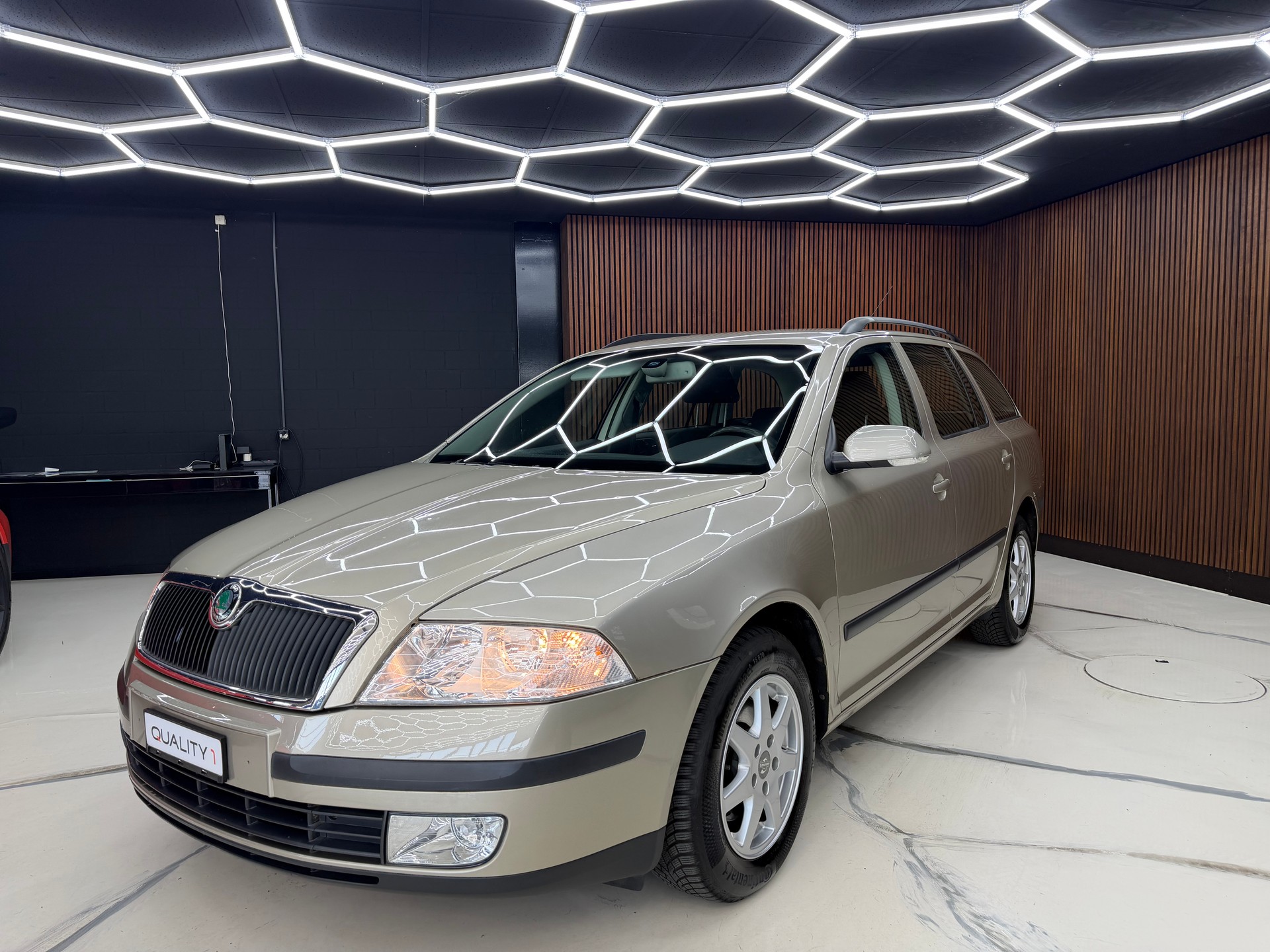 SKODA Octavia 2.0 FSI Ambiente-image-0