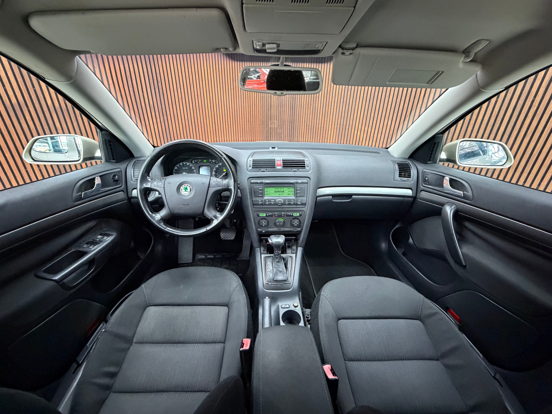 SKODA Octavia 2.0 FSI Ambiente-image-10