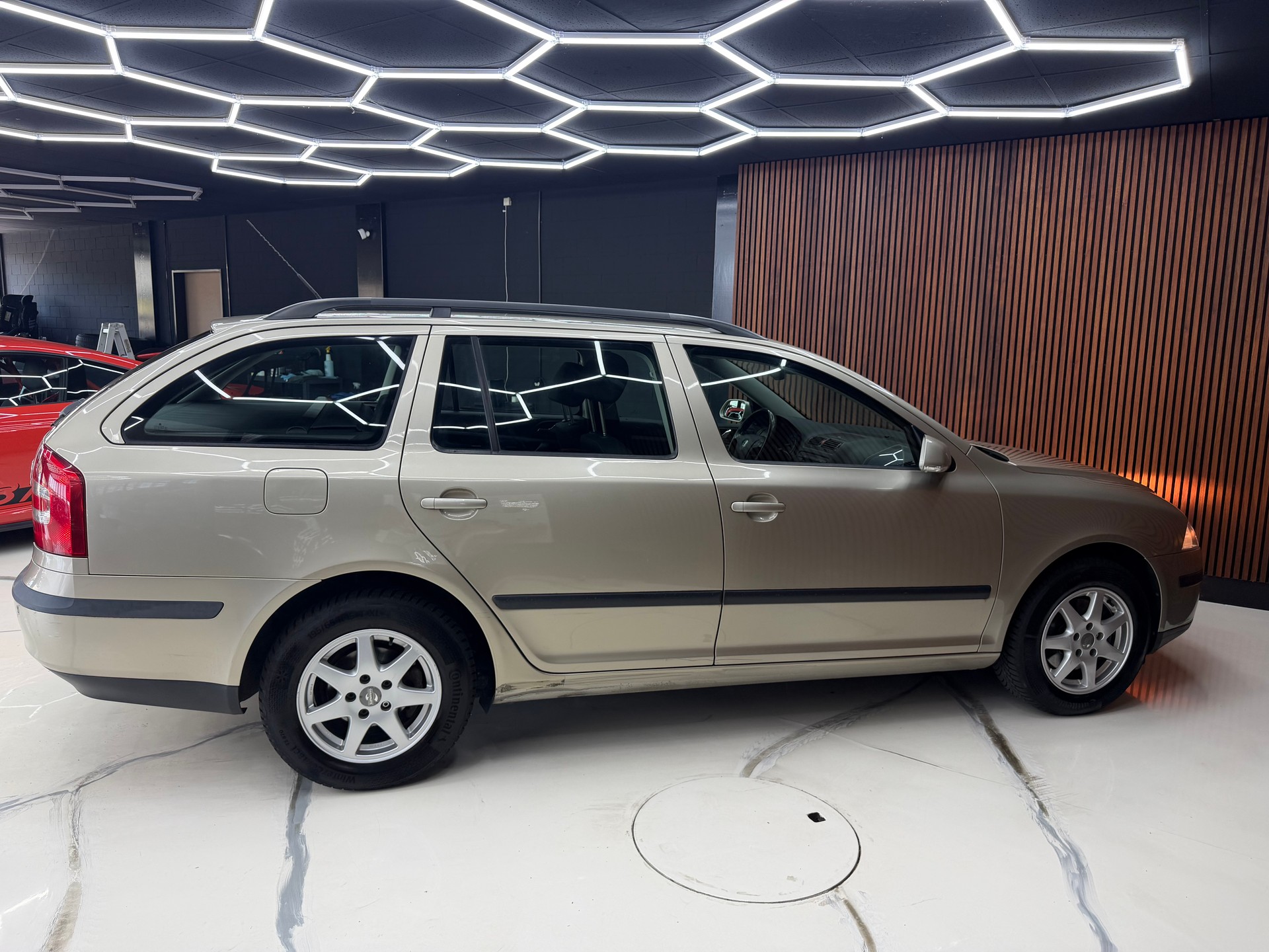 SKODA Octavia 2.0 FSI Ambiente-image-5