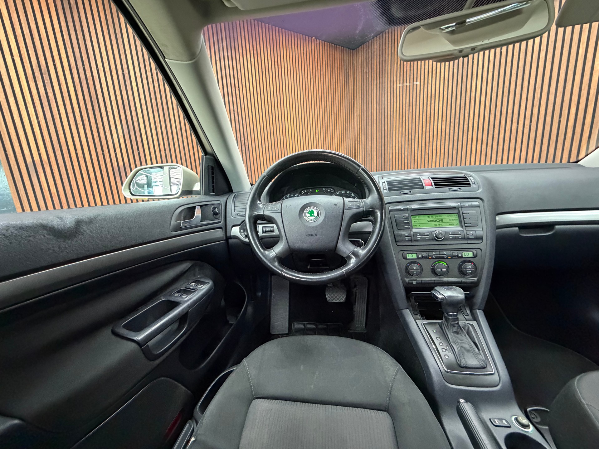 SKODA Octavia 2.0 FSI Ambiente-image-11