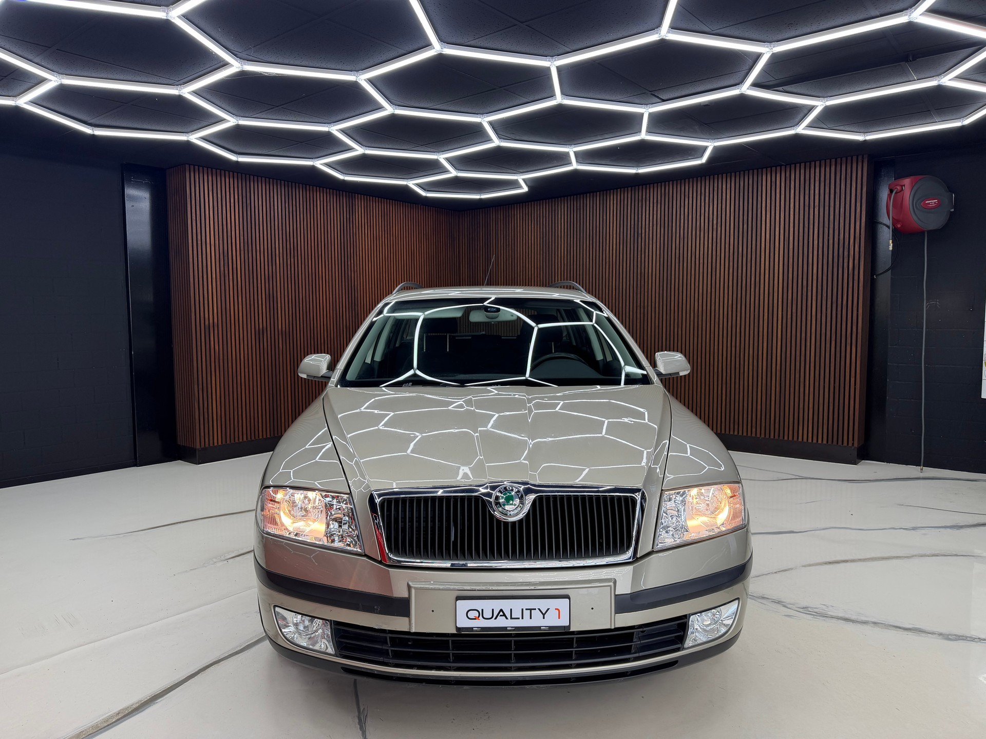 SKODA Octavia 2.0 FSI Ambiente-image-1