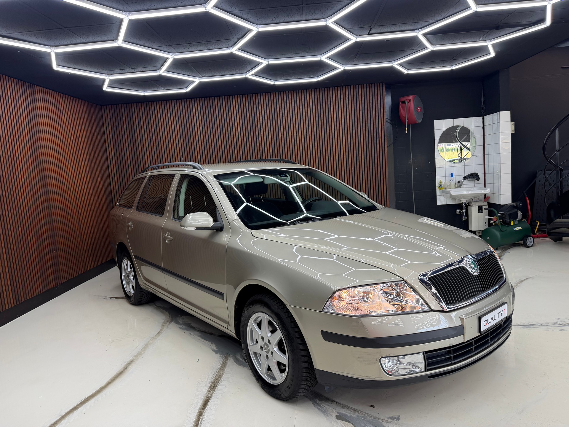 SKODA Octavia 2.0 FSI Ambiente-image-2