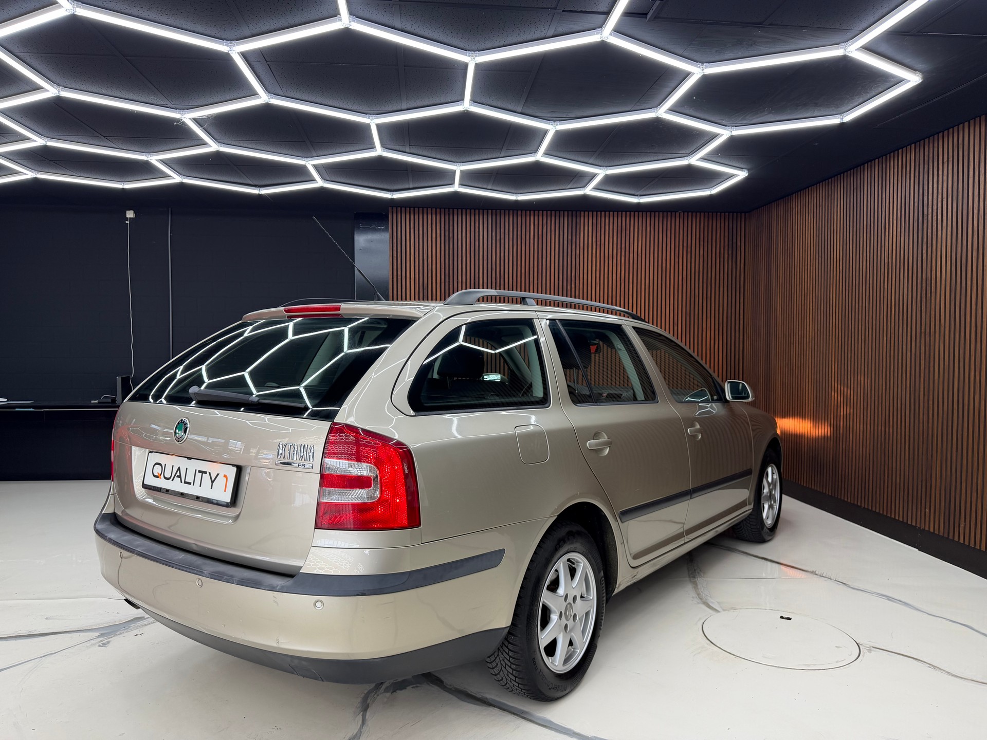 SKODA Octavia 2.0 FSI Ambiente-image-6