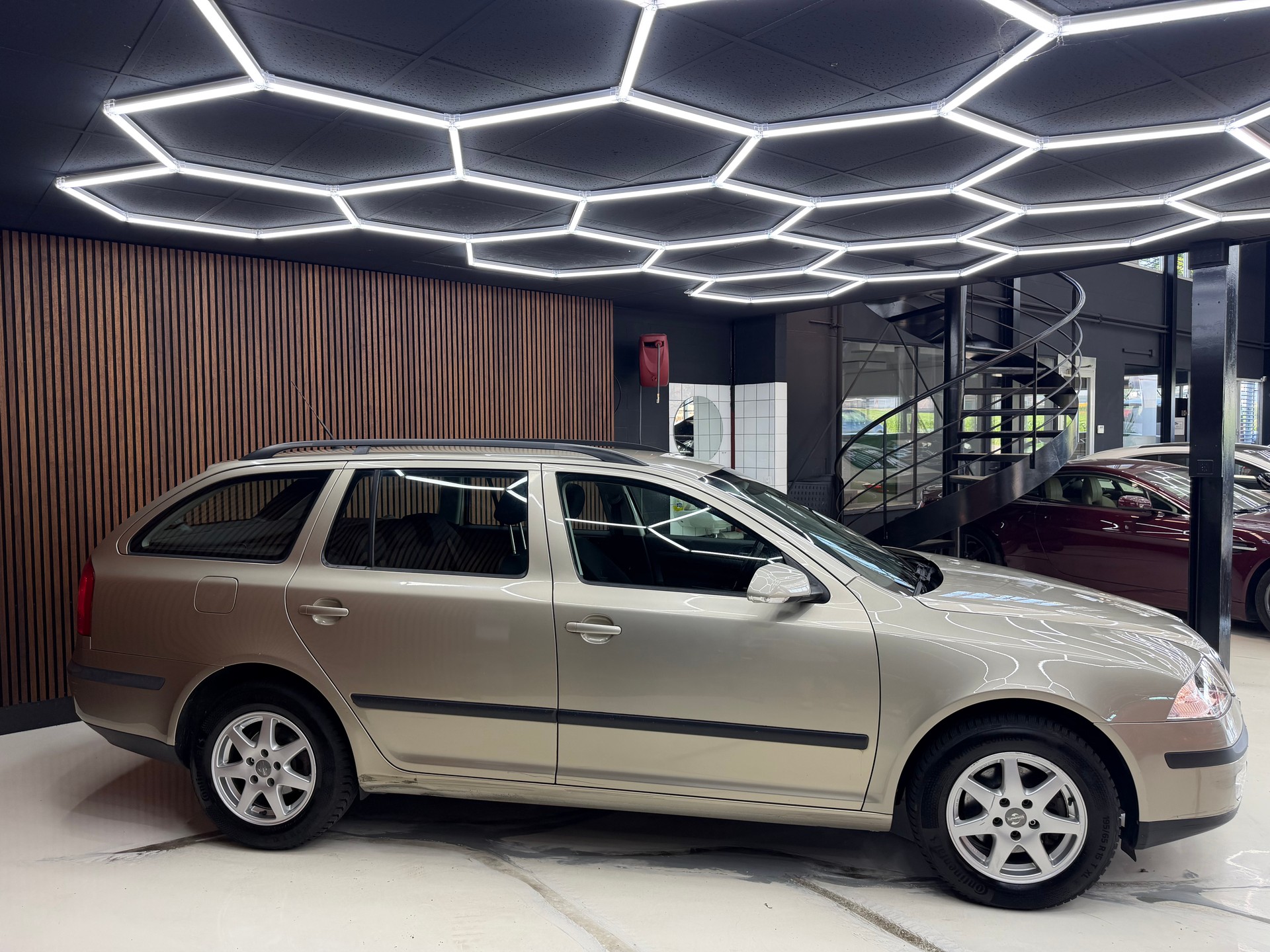 SKODA Octavia 2.0 FSI Ambiente-image-3