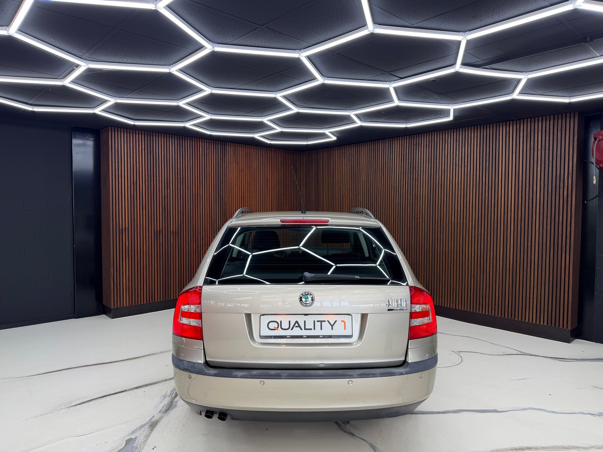 SKODA Octavia 2.0 FSI Ambiente-image-7