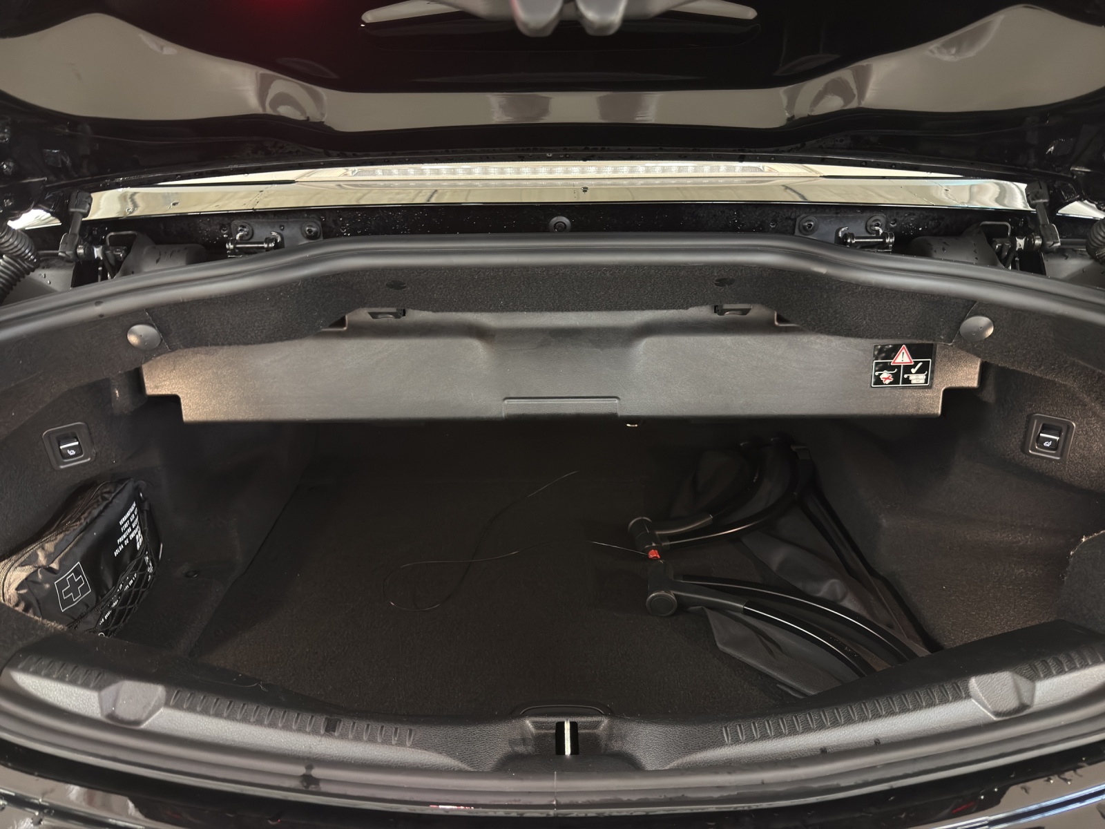 MERCEDES-BENZ E 450 Cabriolet AMG Line 4 Matic 9G-Tronic-image-19
