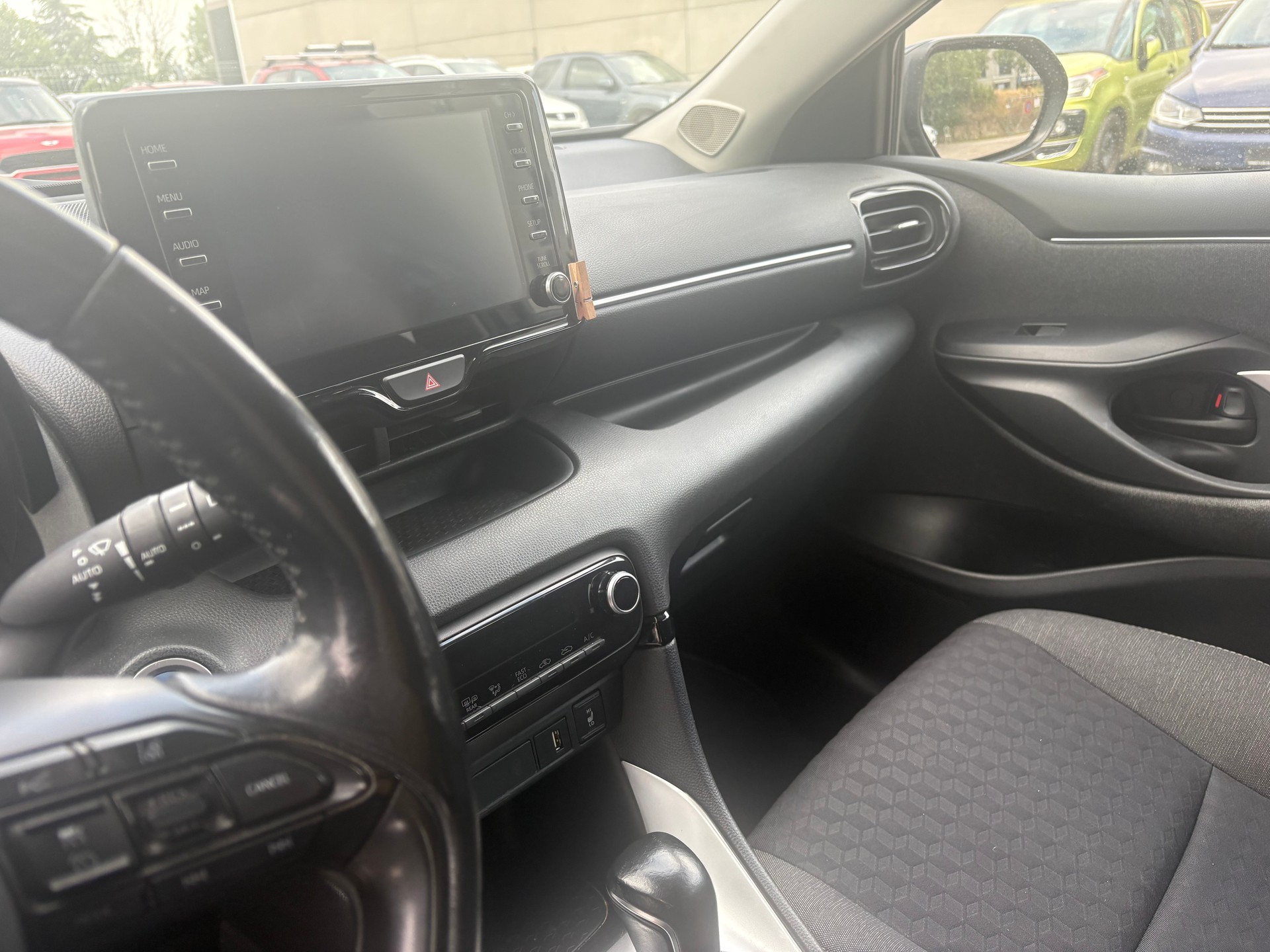 TOYOTA Yaris 1.5 Pop e-CVT-image-6