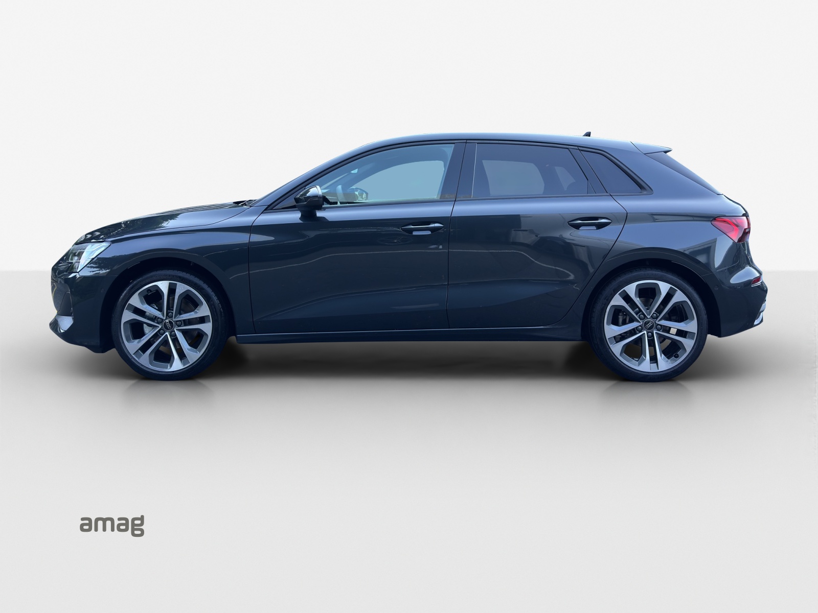 AUDI A3 Sportback TFSI 110 kW Attraction S tronic-image-1