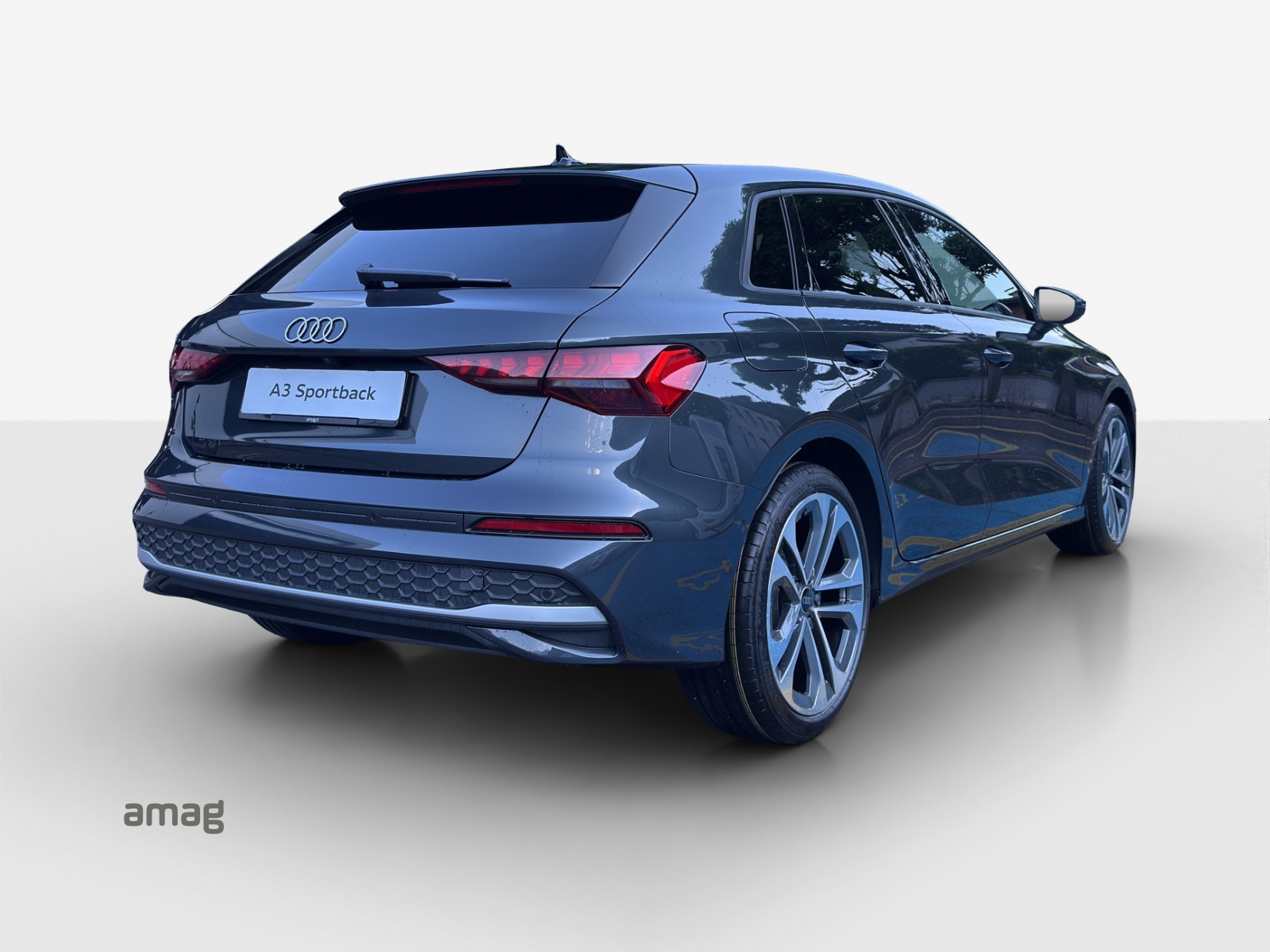 AUDI A3 Sportback TFSI 110 kW Attraction S tronic-image-4