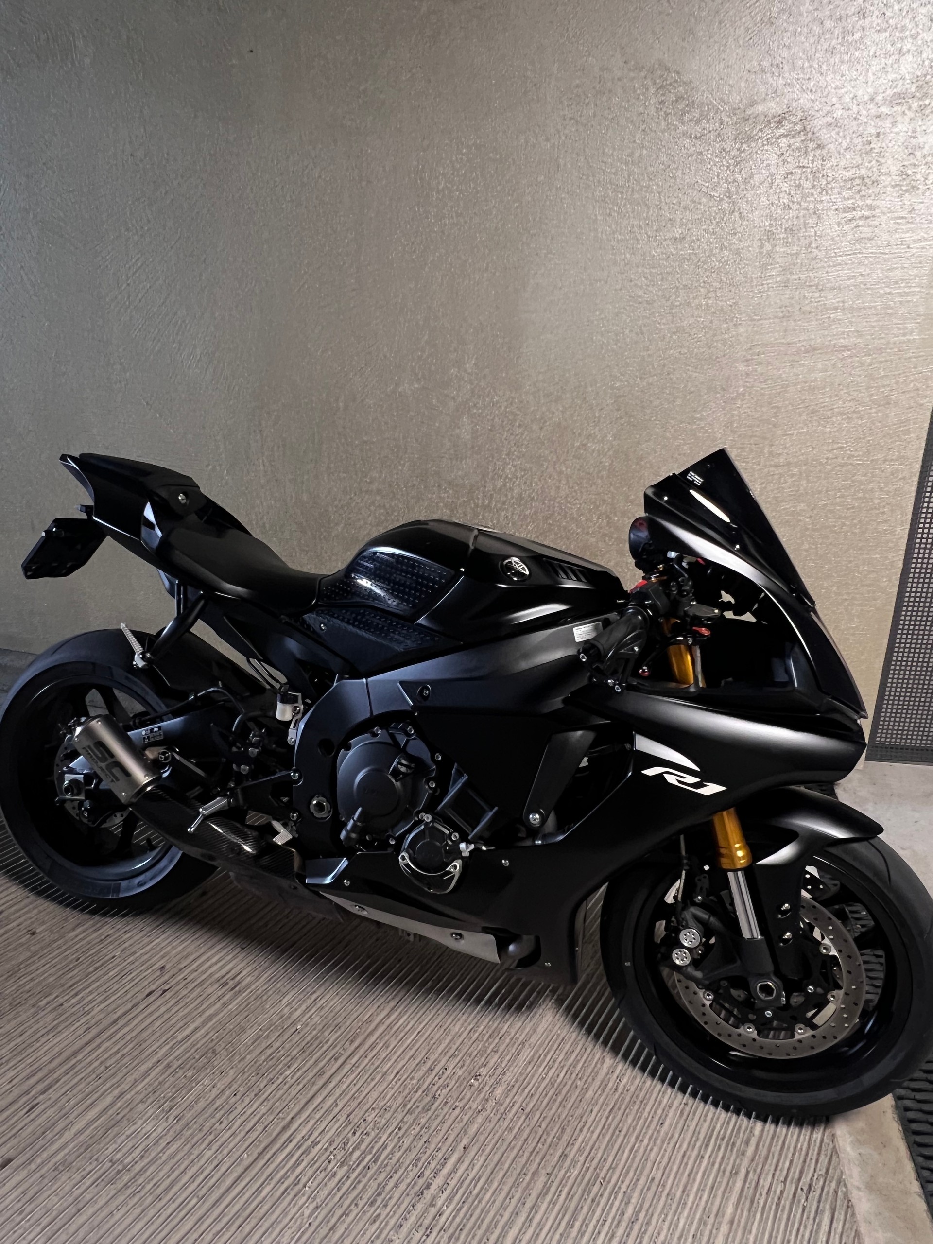 YAMAHA YZF-R1 ABS-image-4