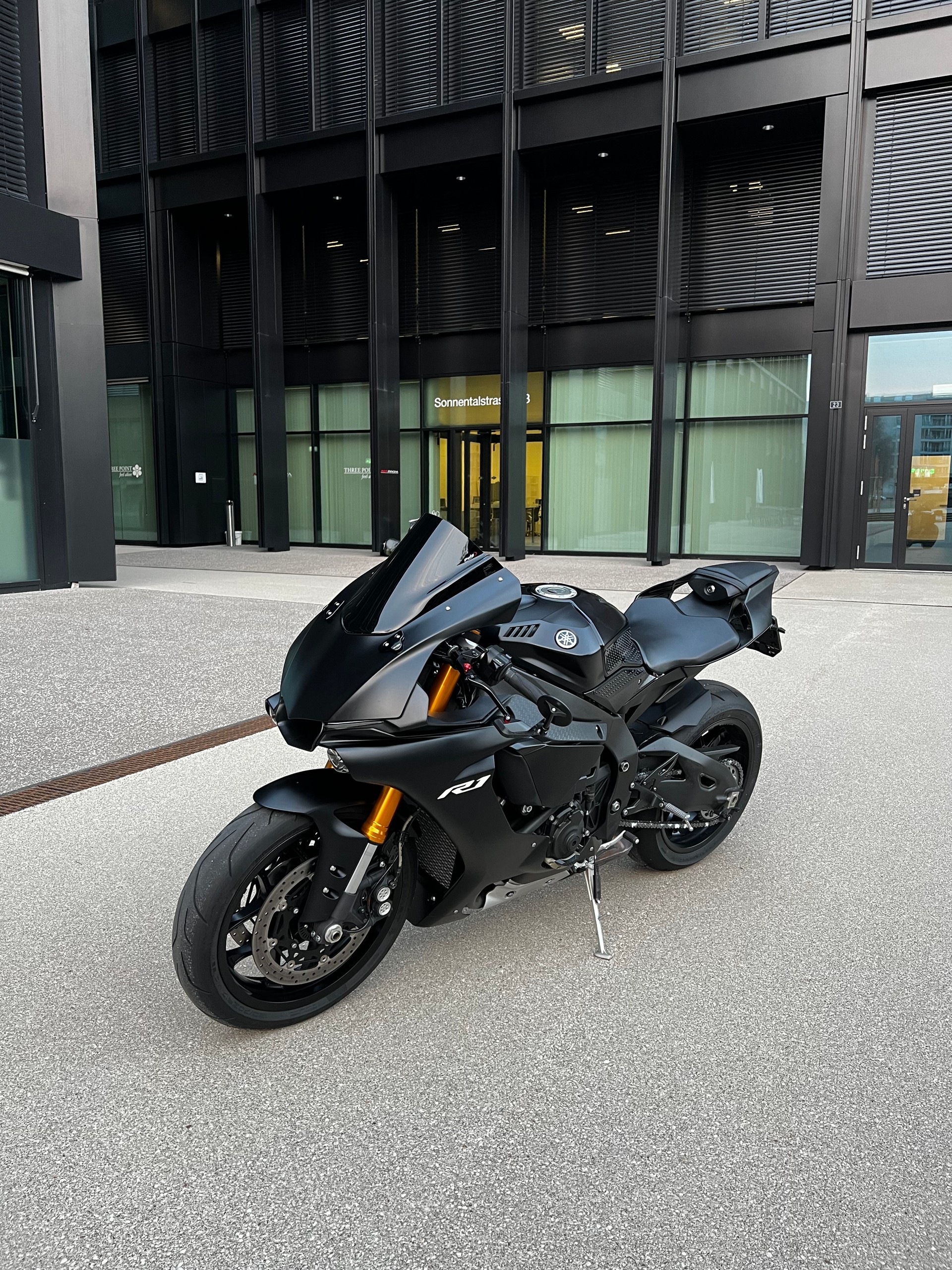 YAMAHA YZF-R1 ABS-image-2