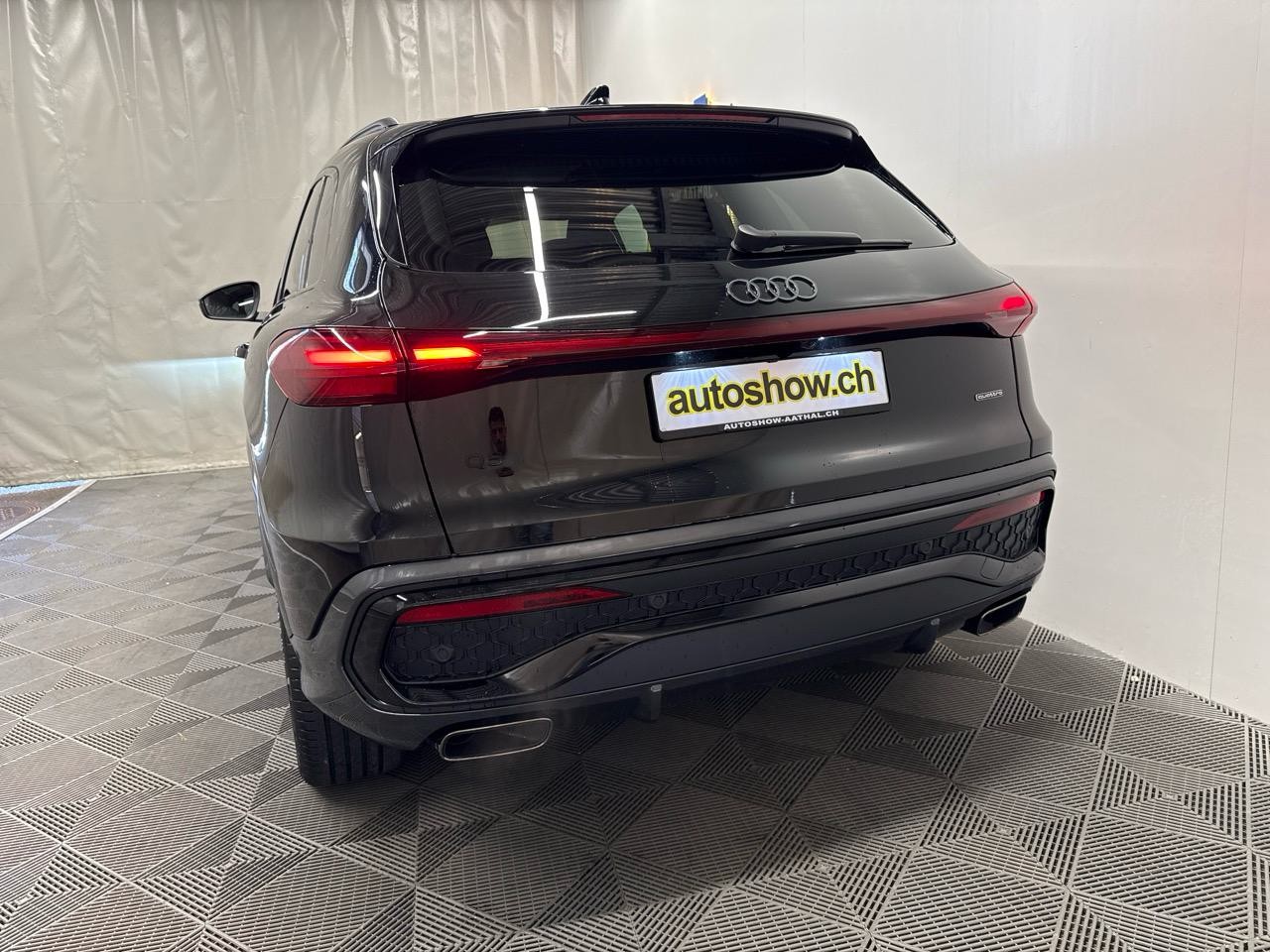 AUDI Q5 TFSI quattro 150 kW S-tronic S-Line-image-16