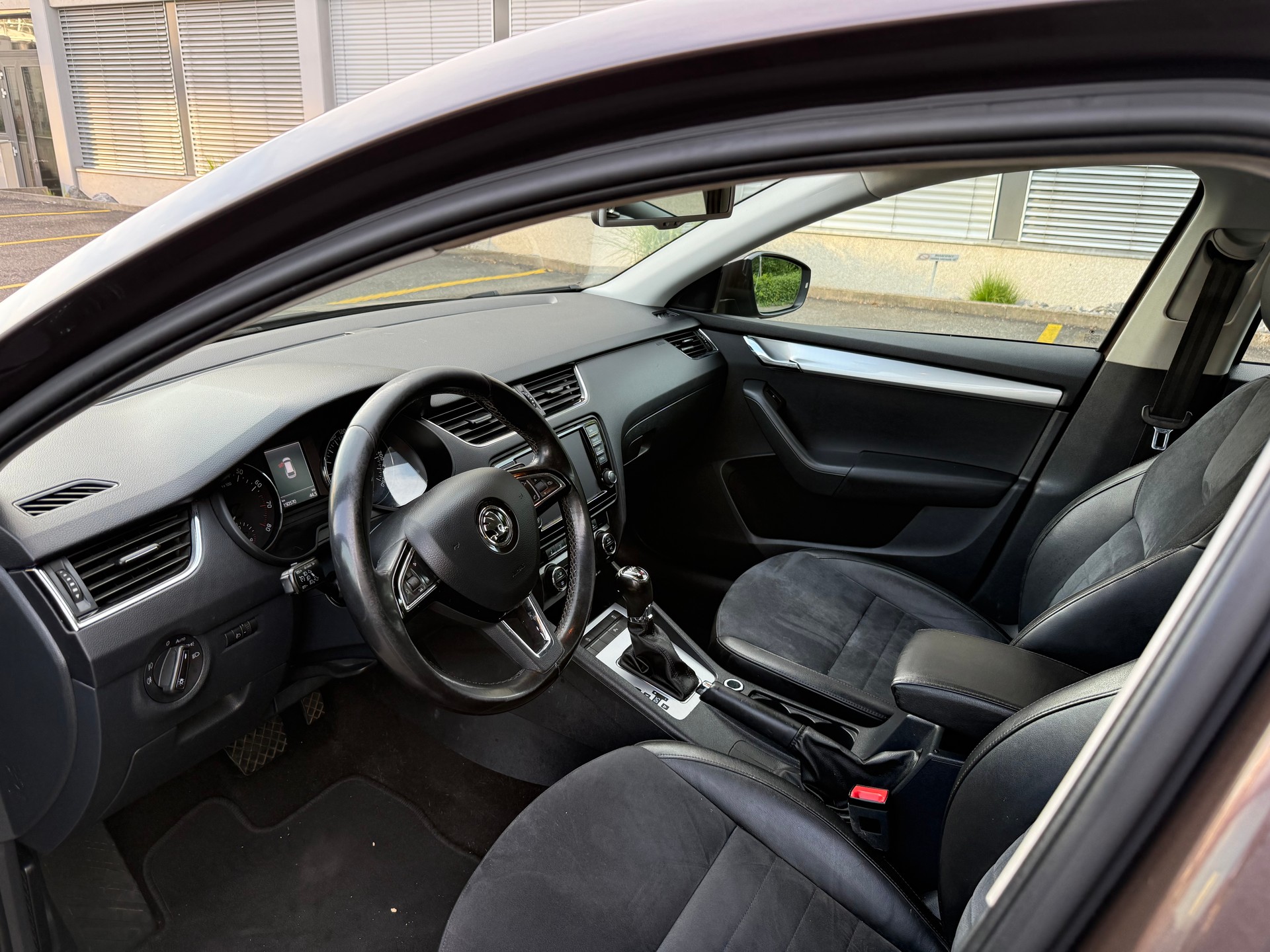 SKODA Octavia Combi 1.8 TSI Ambition 4x4 DSG-image-6