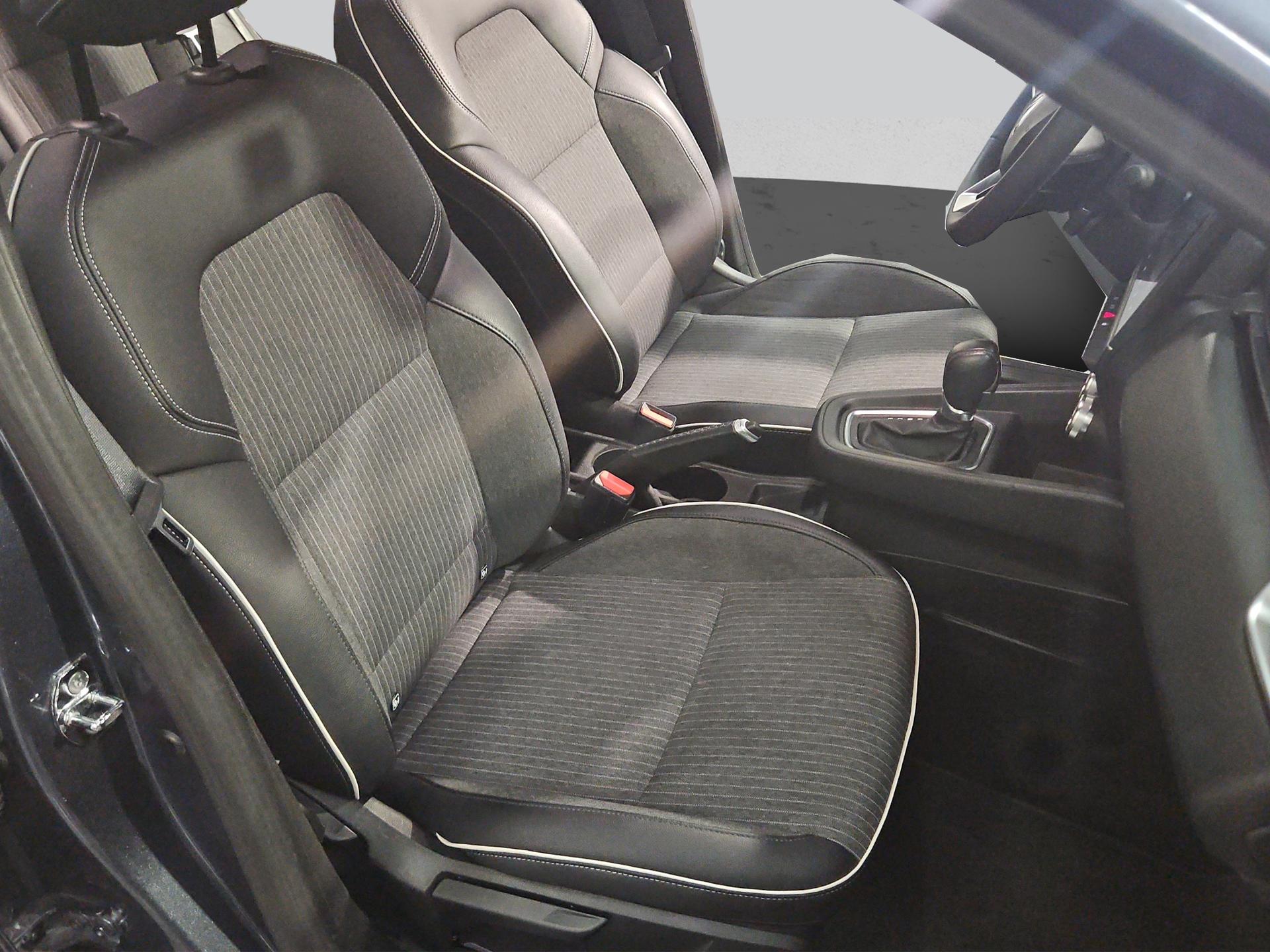 RENAULT Clio 1.6 E-Tech Intens-image-16